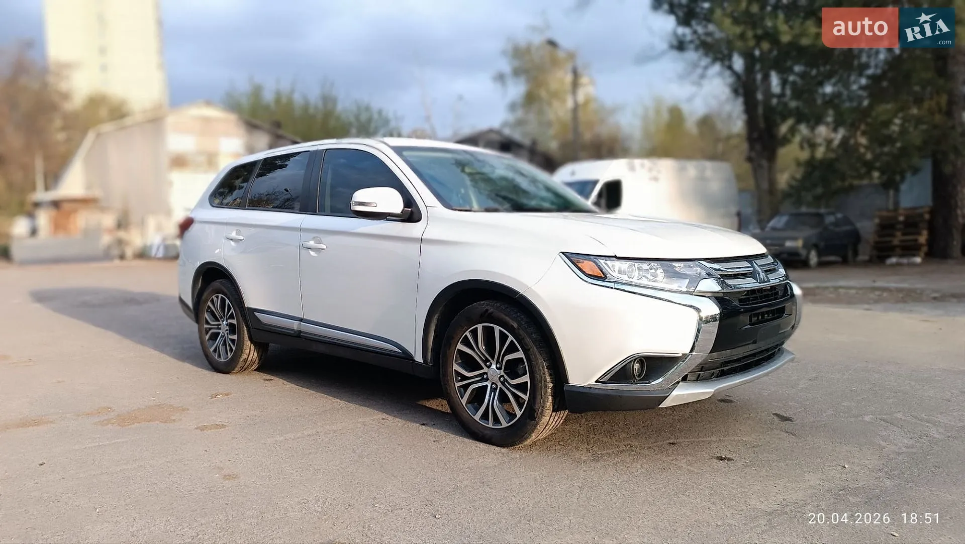 2017 Mitsubishi Outlander - фото 1