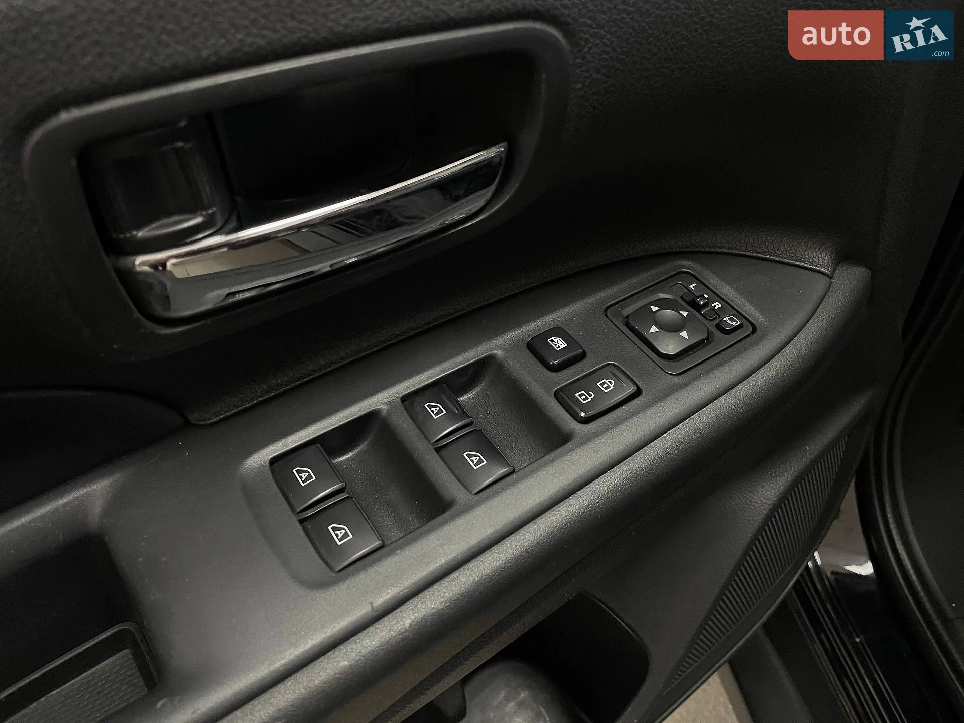 2020 Mitsubishi Outlander - мініатюра 19