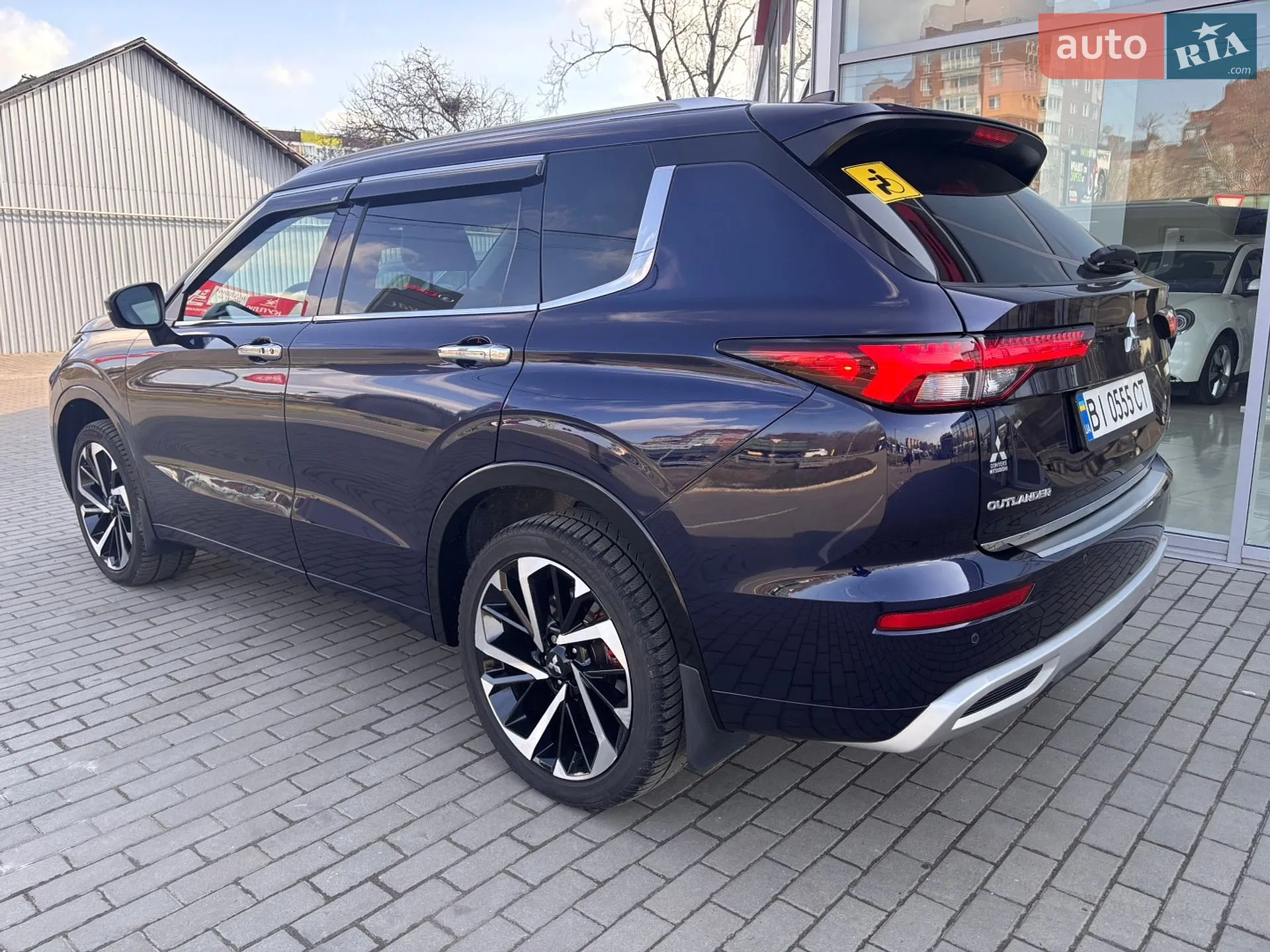 2022 Mitsubishi Outlander - мініатюра 8