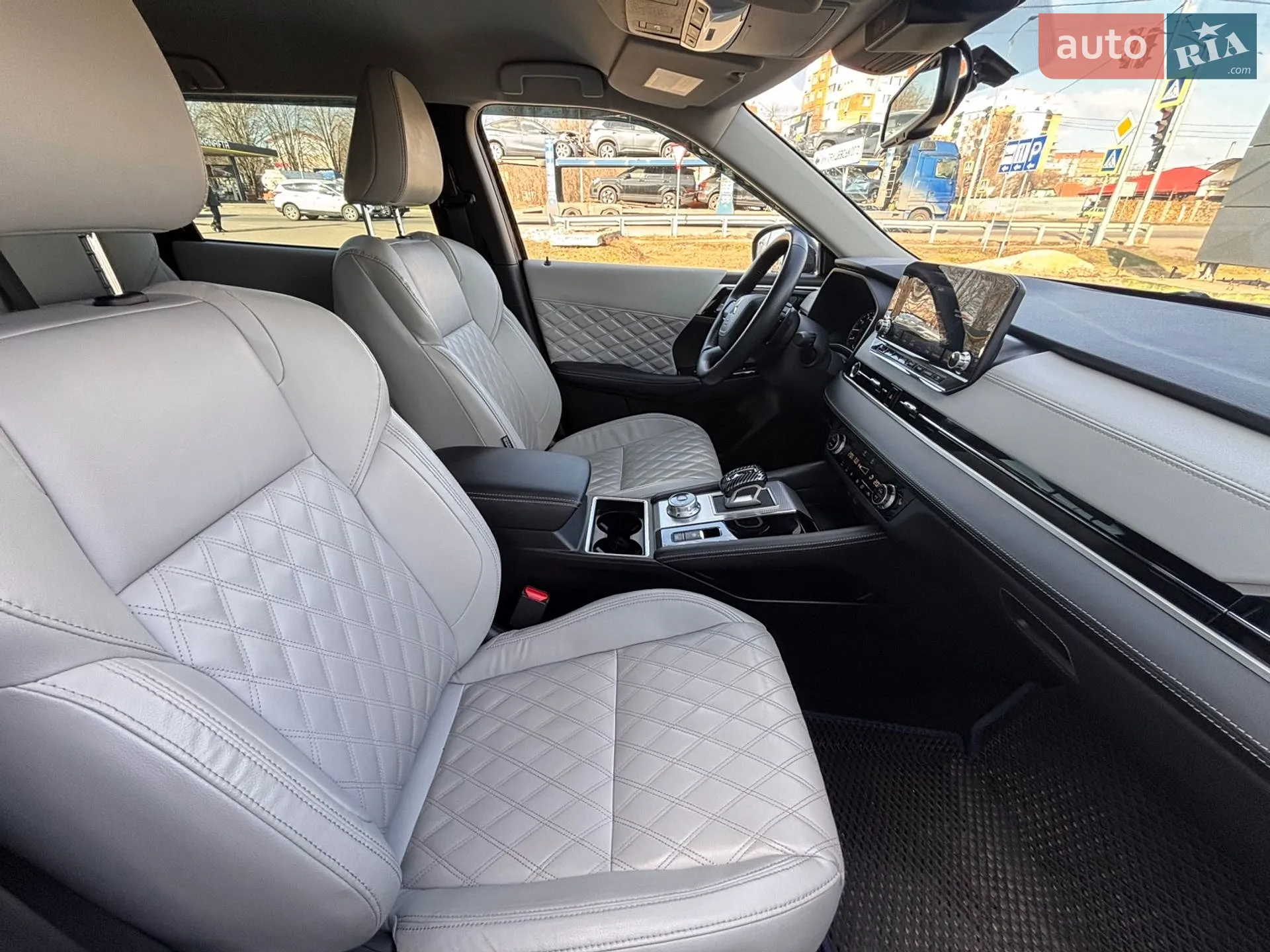 2022 Mitsubishi Outlander - мініатюра 28