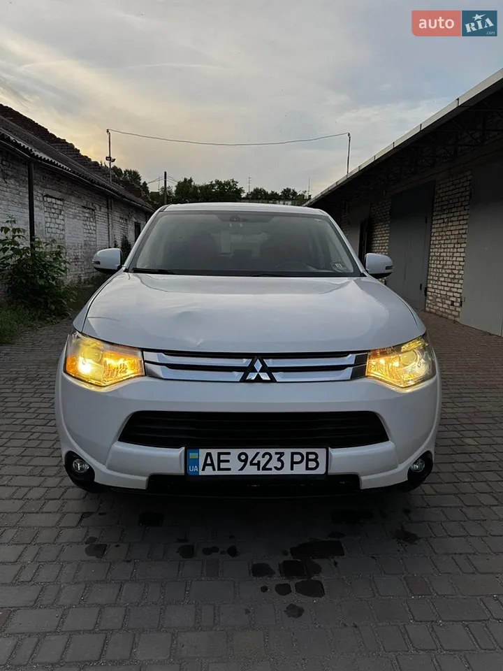 2014 Mitsubishi Outlander - мініатюра 10