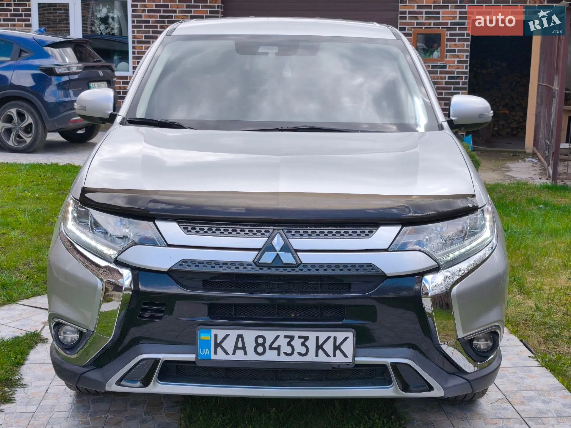 2019 Mitsubishi Outlander - фото 1