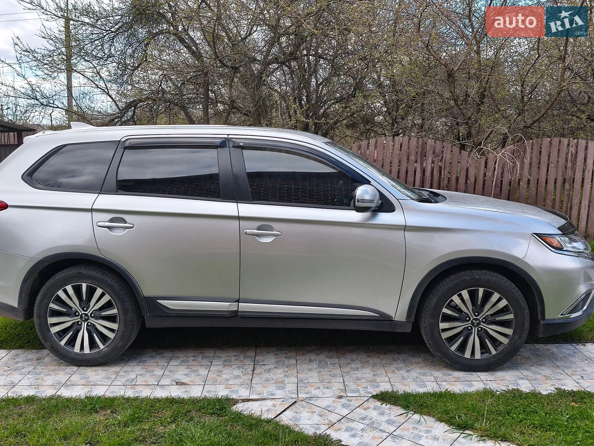 2019 Mitsubishi Outlander - мініатюра 2