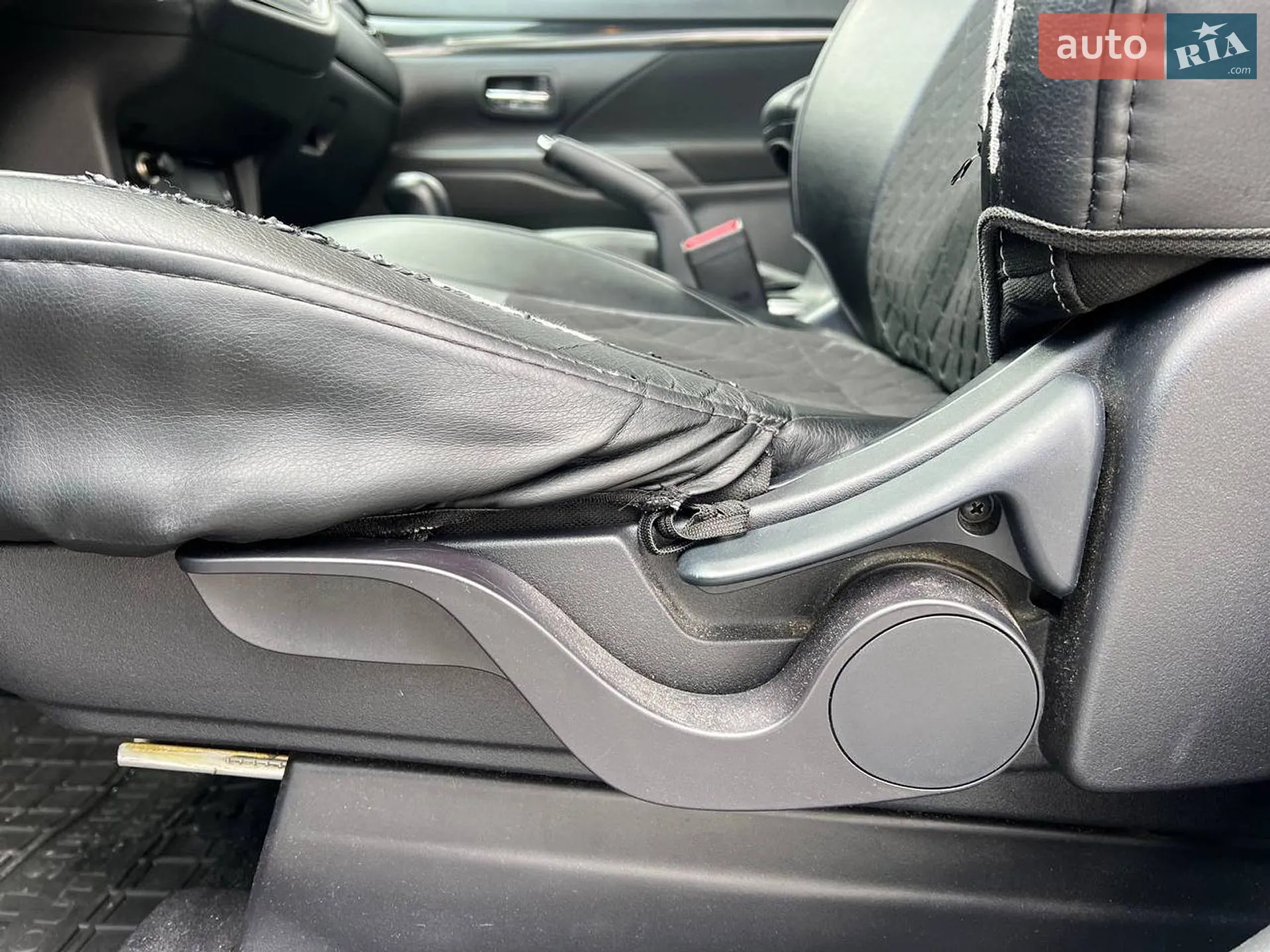 2019 Mitsubishi Outlander - мініатюра 21