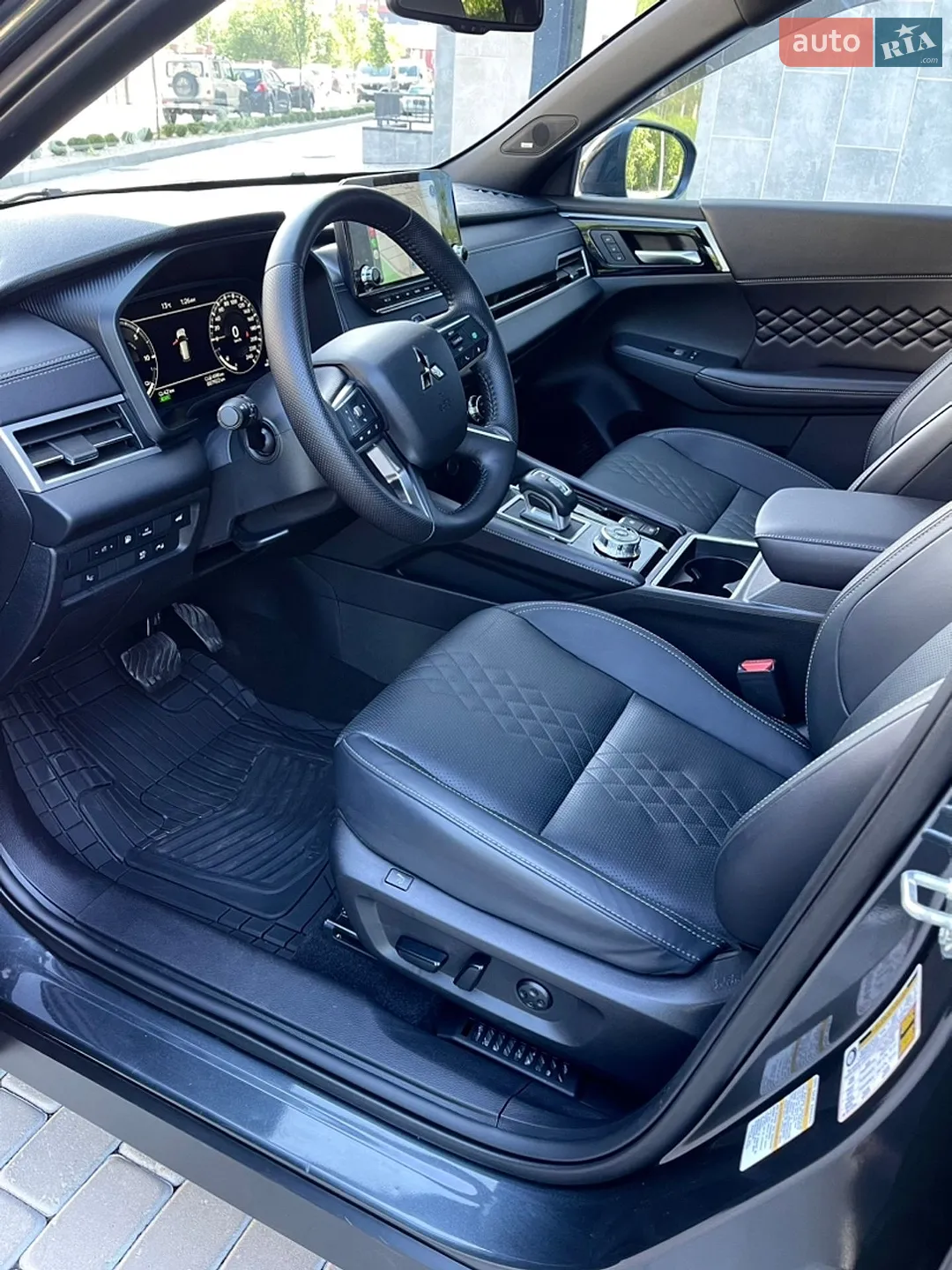 2025 Mitsubishi Outlander - мініатюра 24