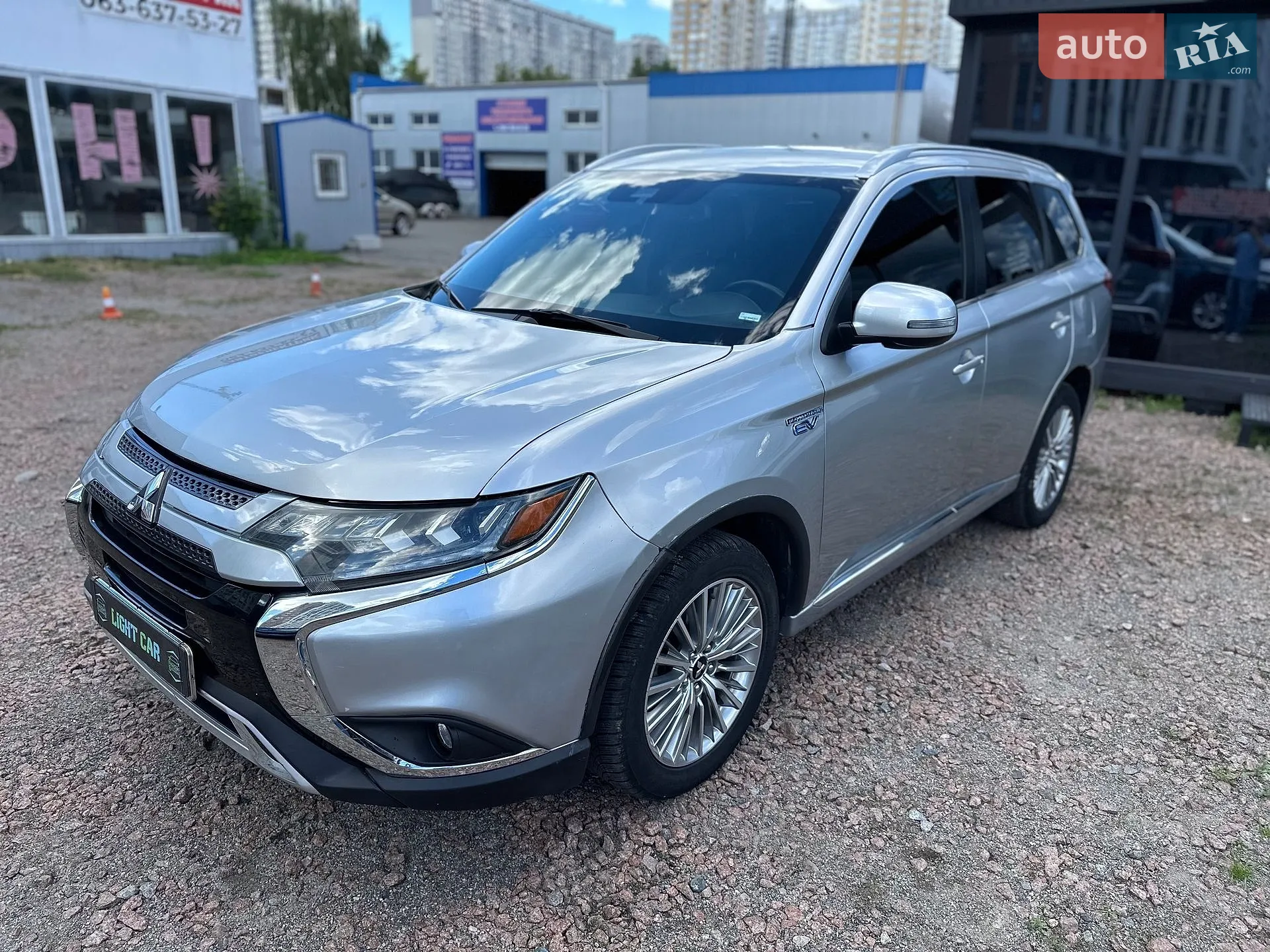 2022 Mitsubishi Outlander - фото 1