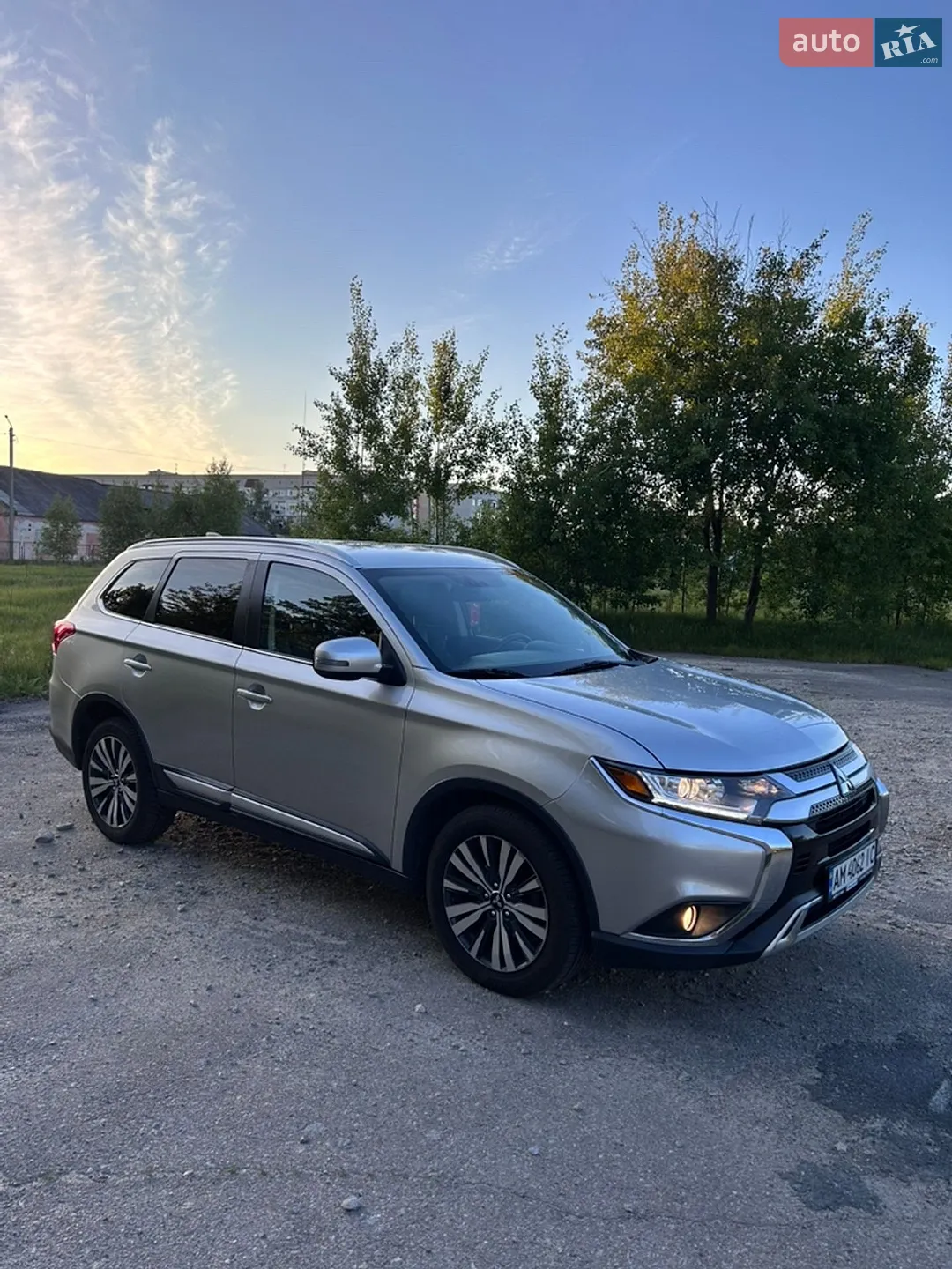 2018 Mitsubishi Outlander - фото 1