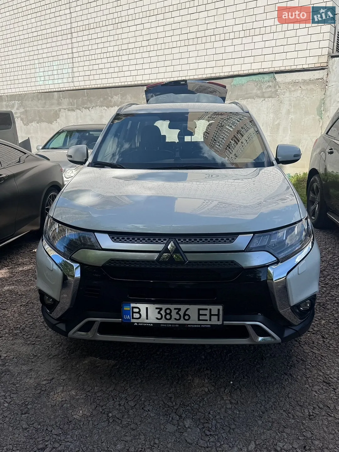 2020 Mitsubishi Outlander - фото 1