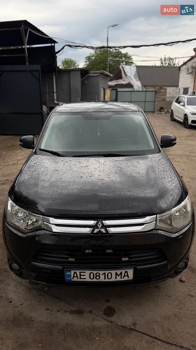 2013 Mitsubishi Outlander - мініатюра 10