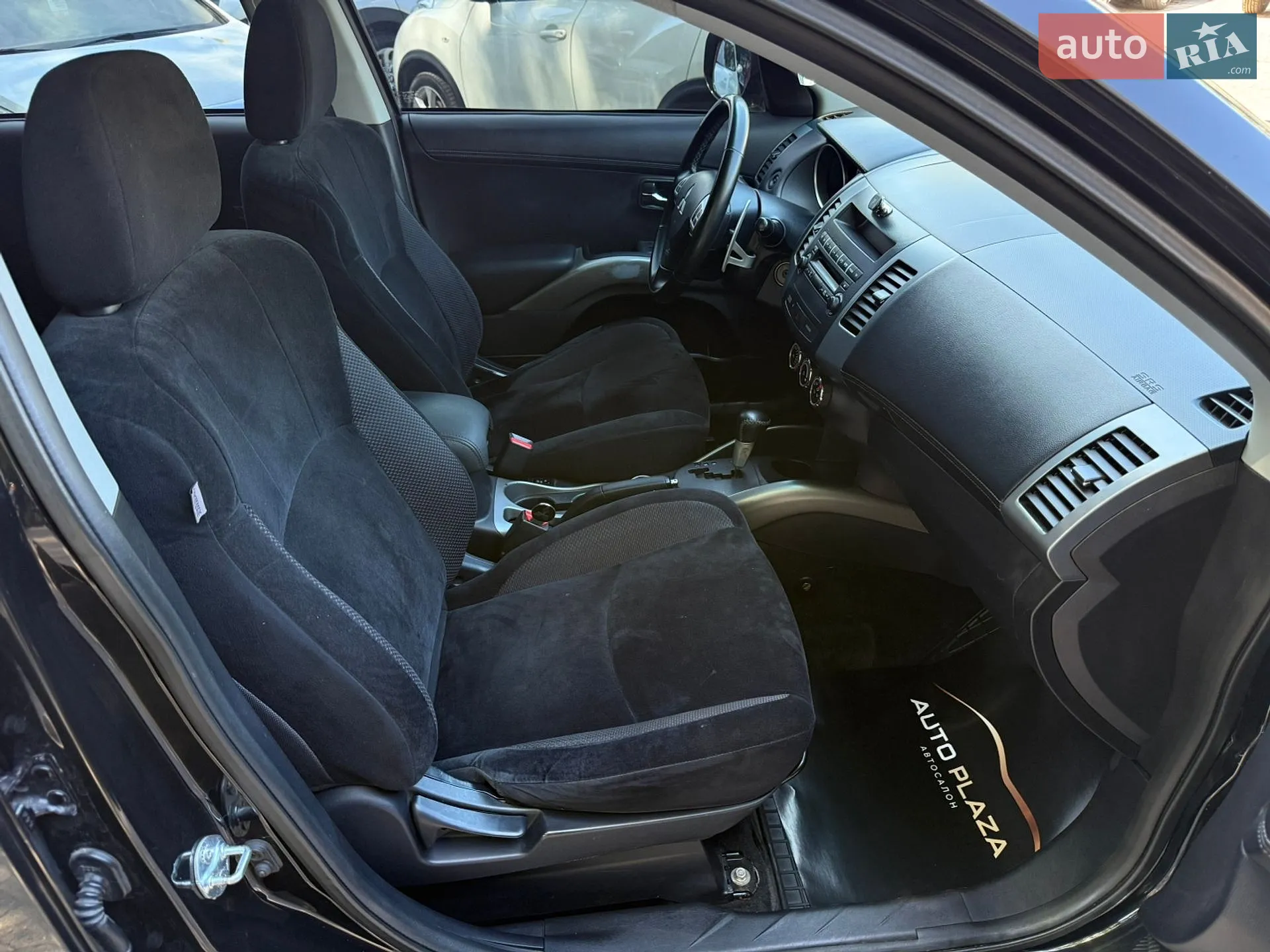 2010 Mitsubishi Outlander - мініатюра 38