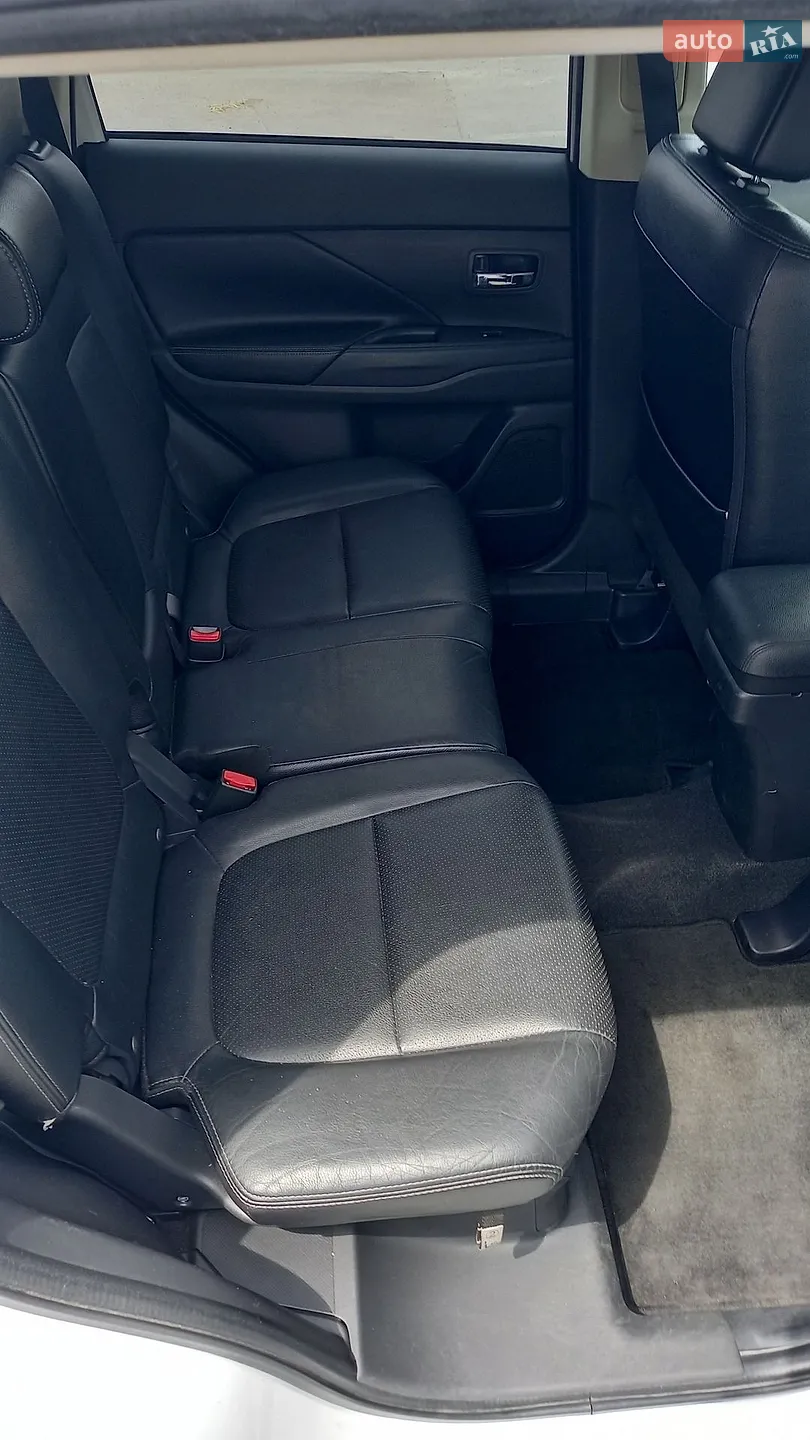 2016 Mitsubishi Outlander - мініатюра 12