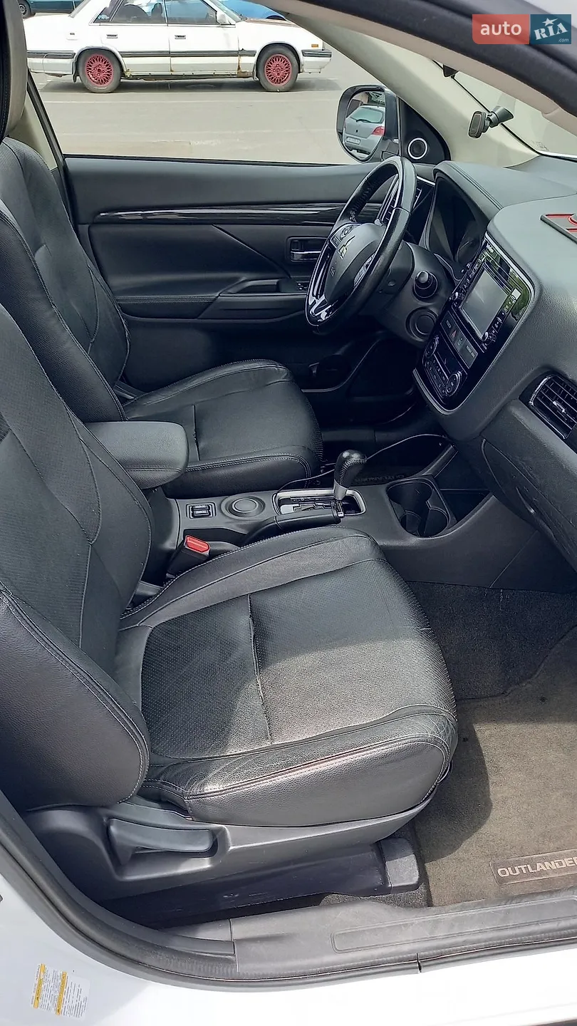 2016 Mitsubishi Outlander - мініатюра 13
