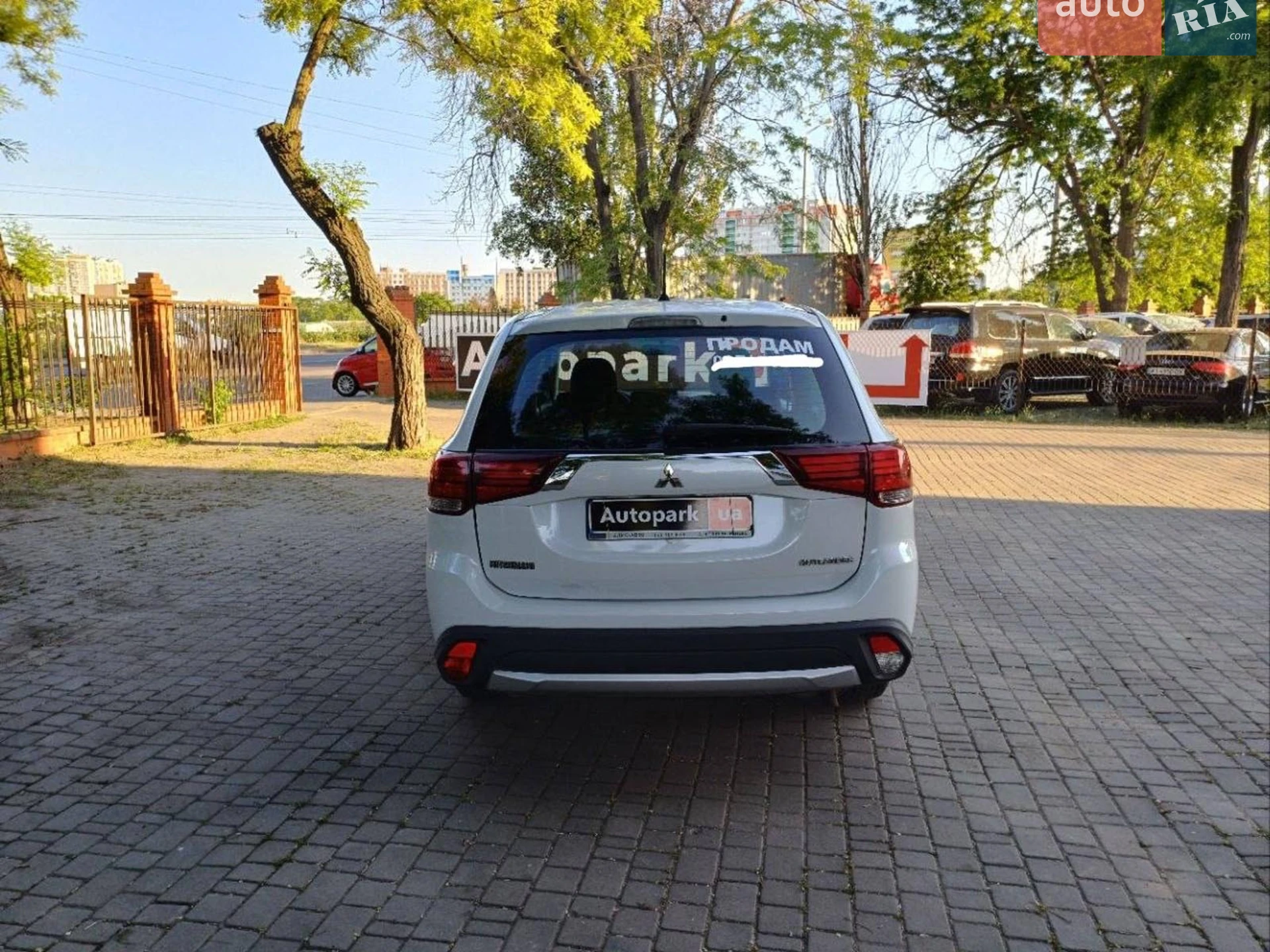 2016 Mitsubishi Outlander - мініатюра 18
