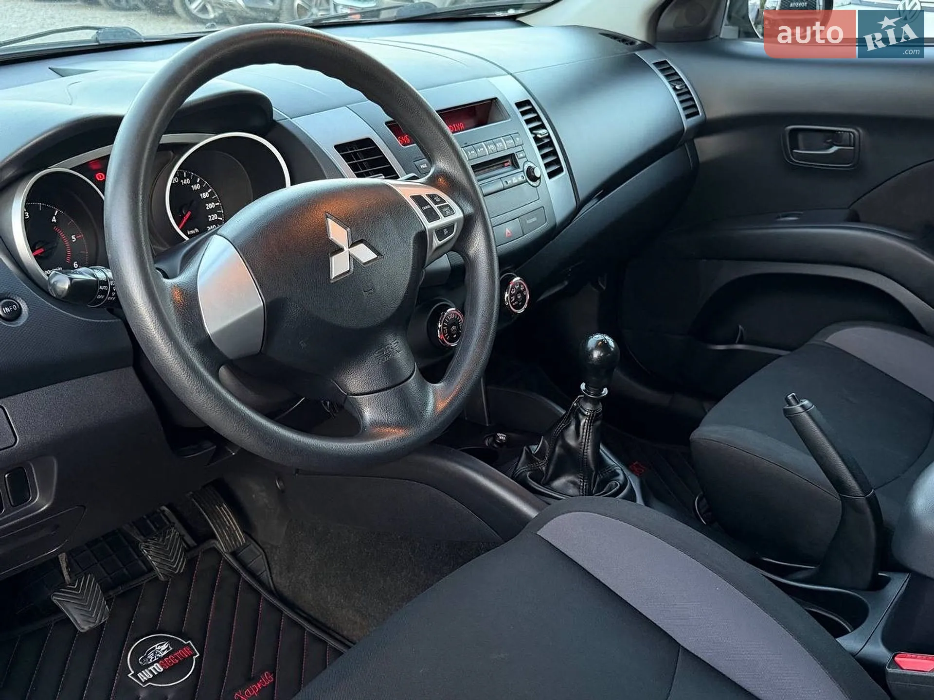 2011 Mitsubishi Outlander - мініатюра 13