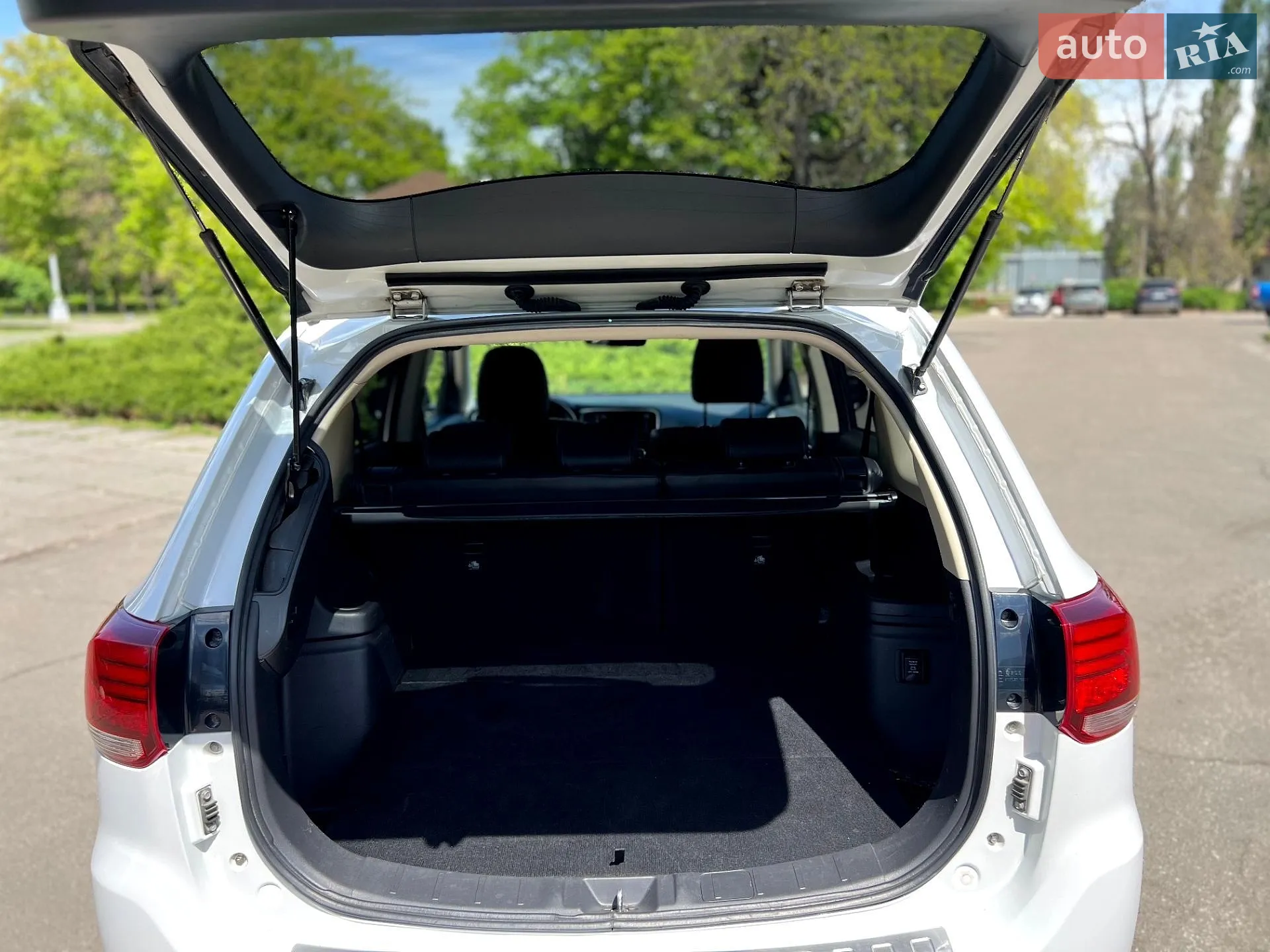 2016 Mitsubishi Outlander - мініатюра 10