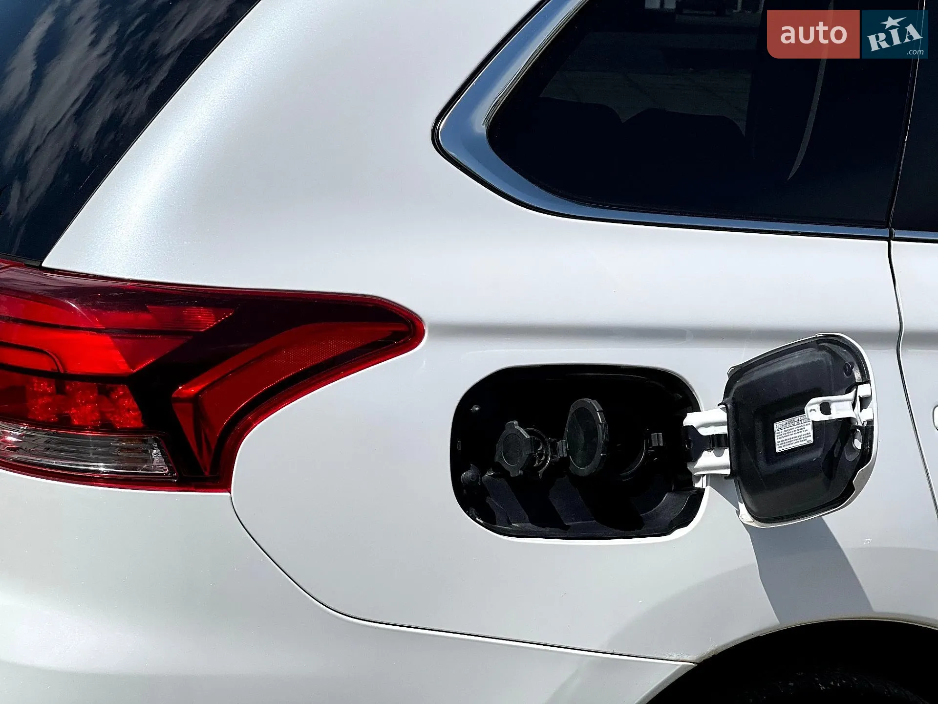 2016 Mitsubishi Outlander - мініатюра 20