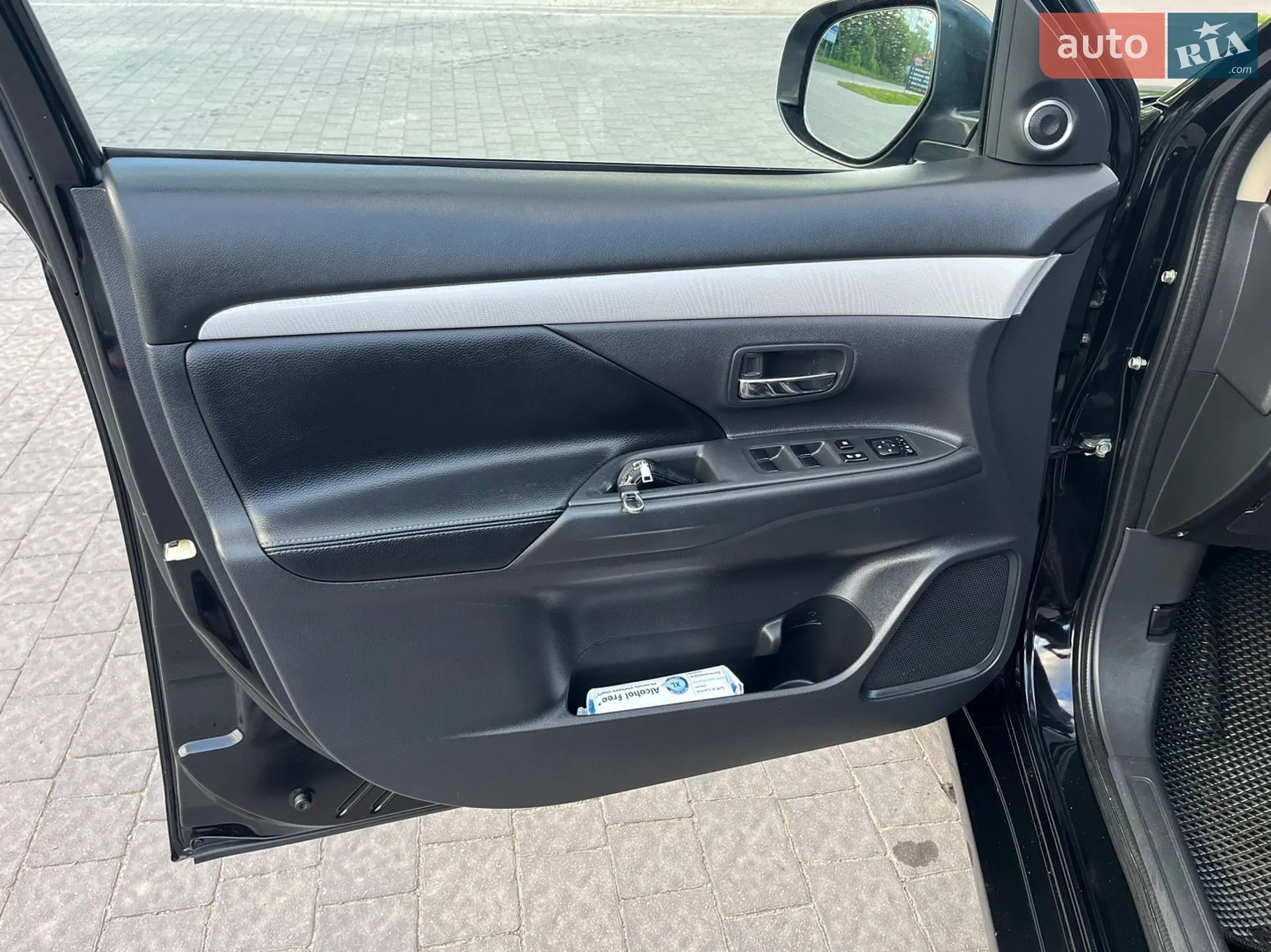 2014 Mitsubishi Outlander - мініатюра 18