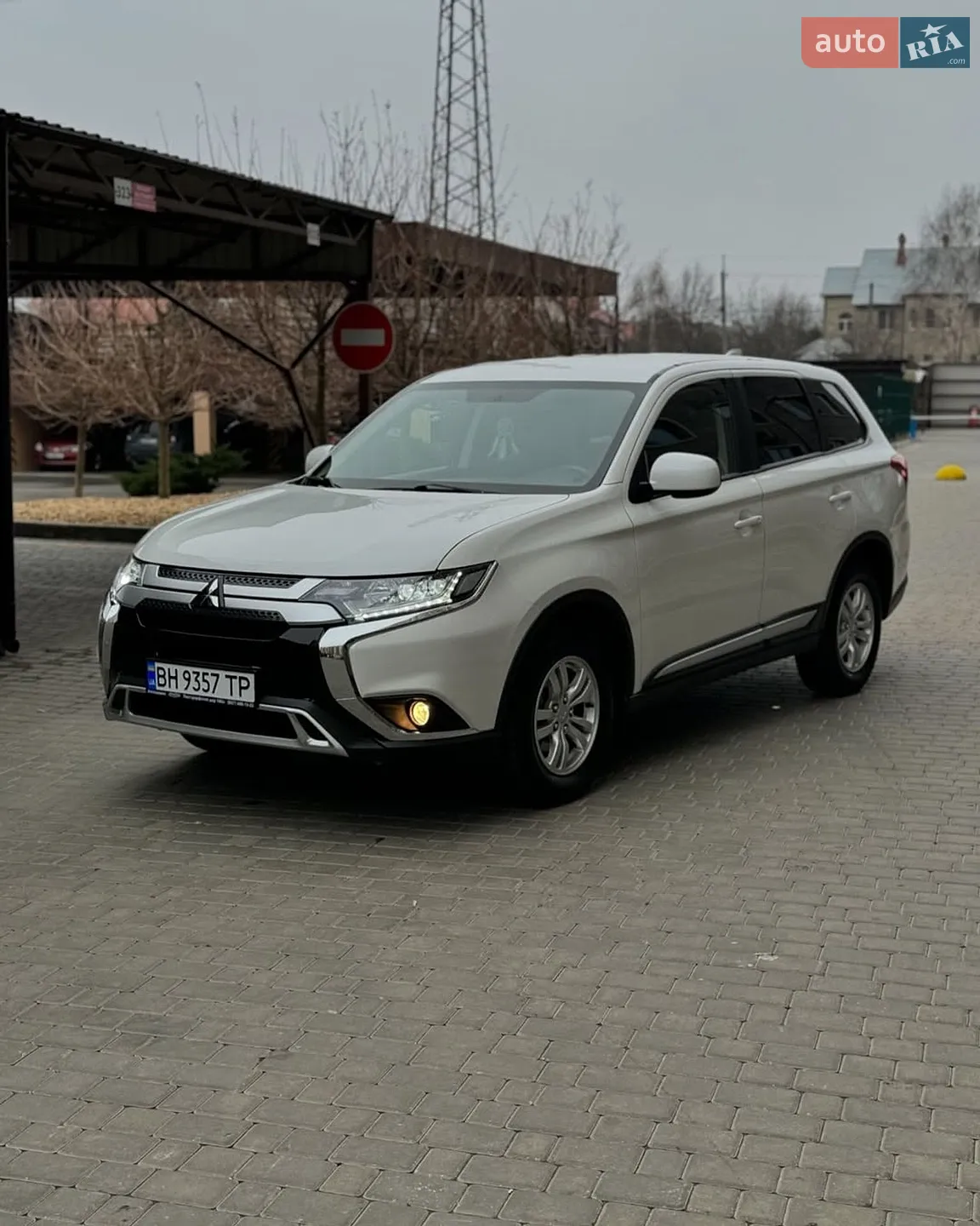2019 Mitsubishi Outlander - фото 1