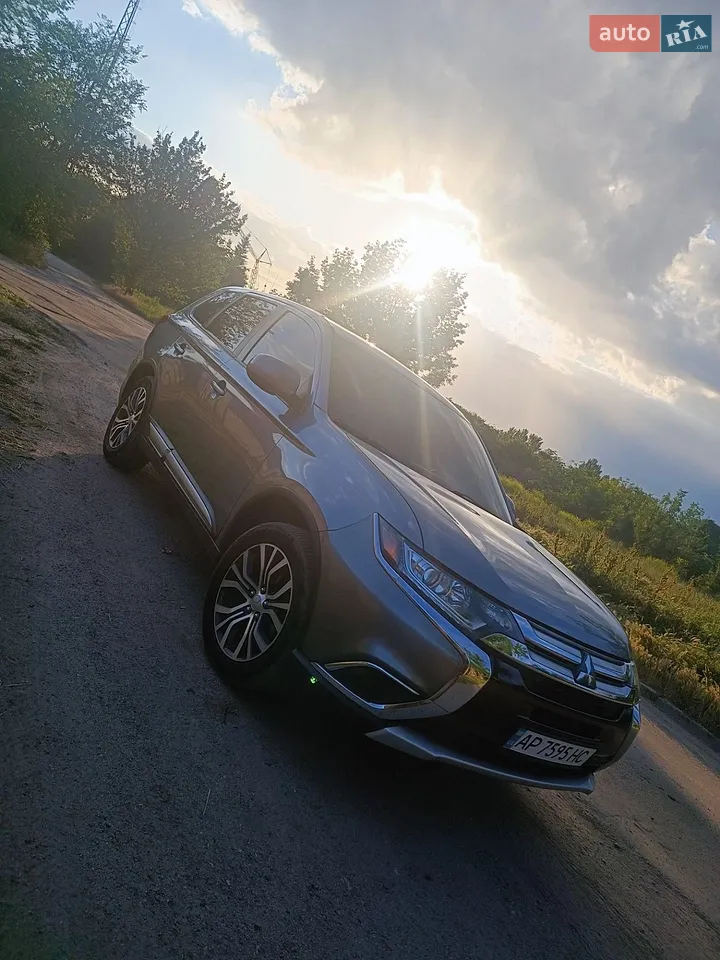2017 Mitsubishi Outlander - мініатюра 13
