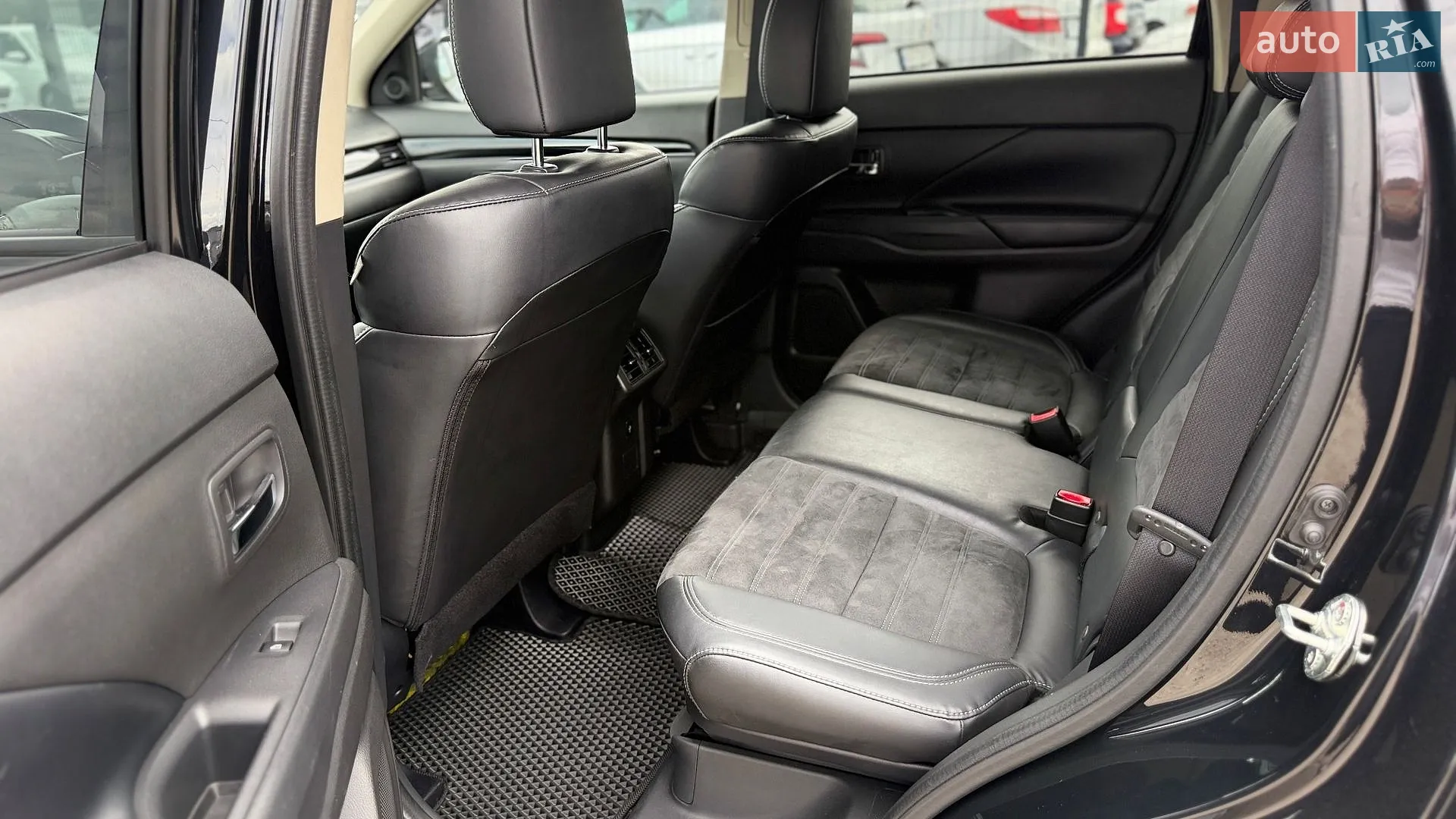 2018 Mitsubishi Outlander - мініатюра 30