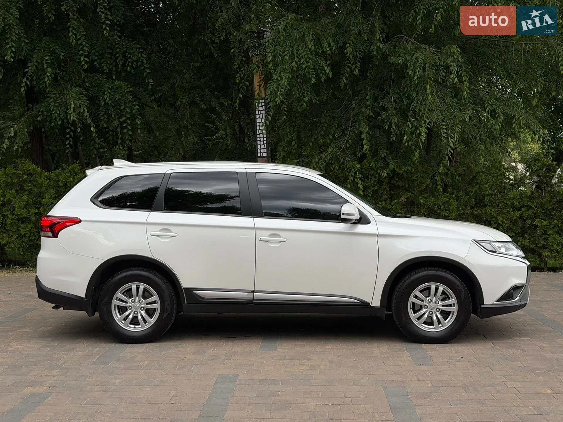 2021 Mitsubishi Outlander - мініатюра 12