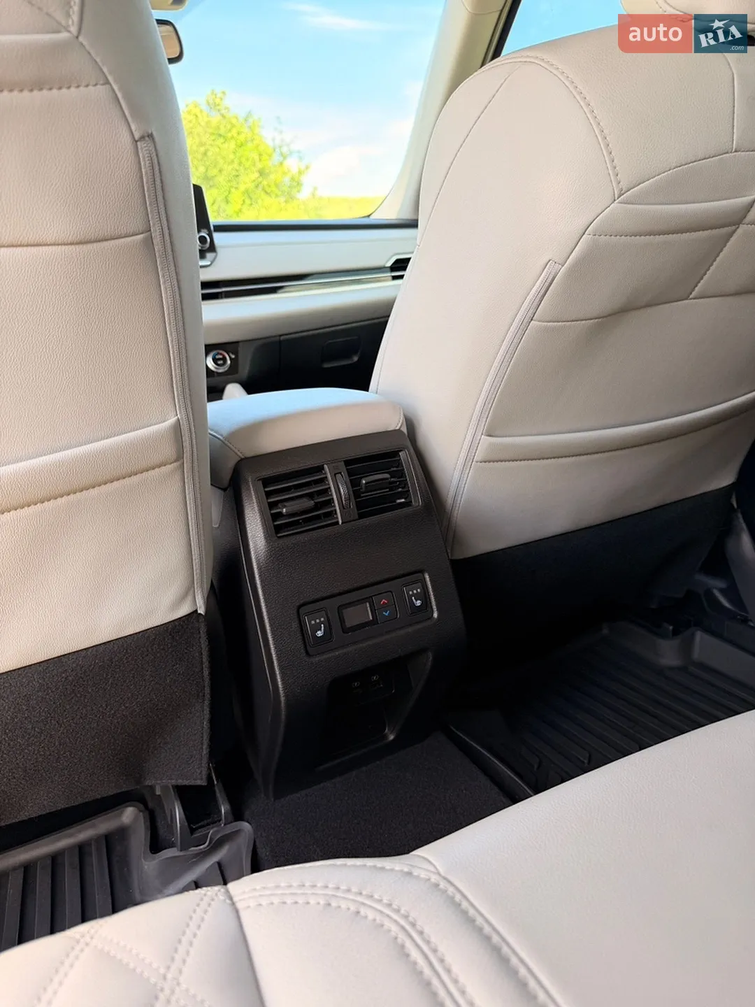 2022 Mitsubishi Outlander - мініатюра 18
