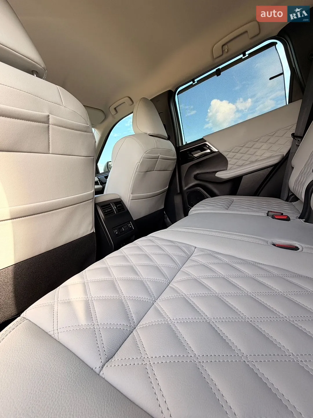 2022 Mitsubishi Outlander - мініатюра 20