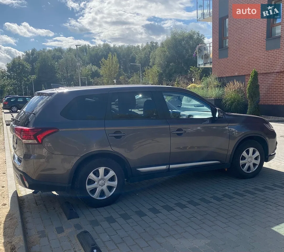 2022 Mitsubishi Outlander - мініатюра 10