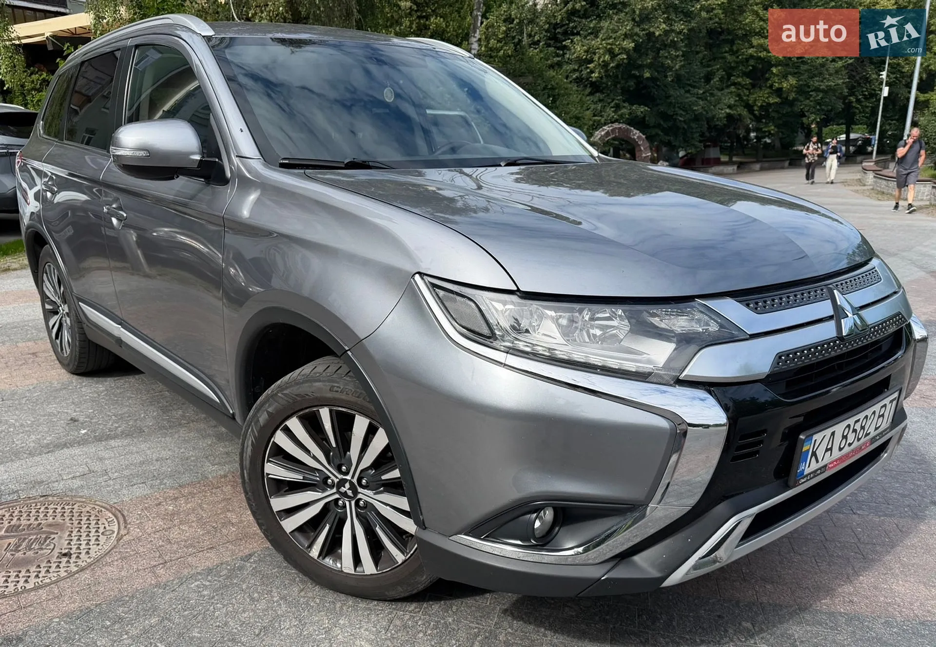 2018 Mitsubishi Outlander - фото 1