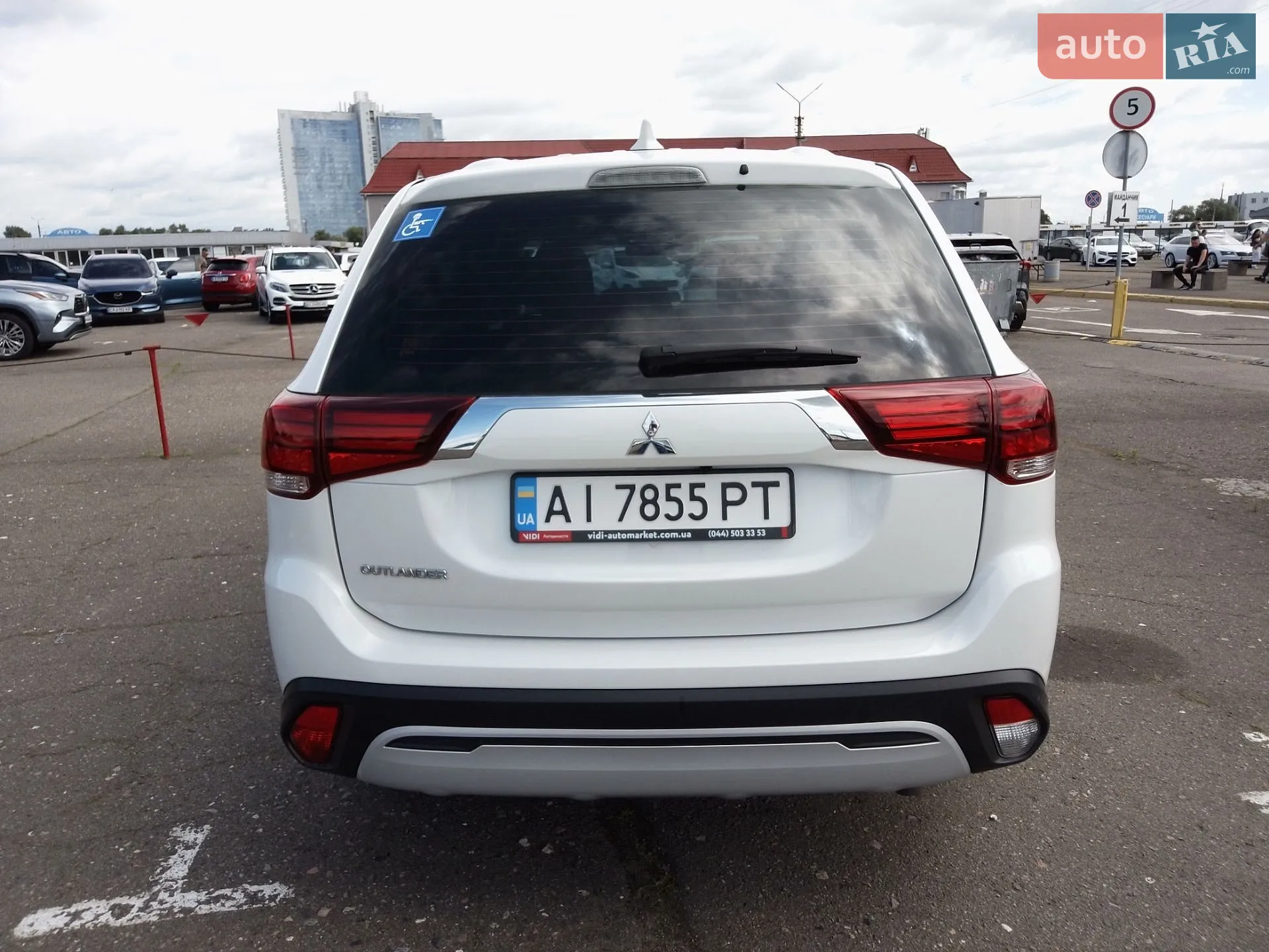 2021 Mitsubishi Outlander - мініатюра 2
