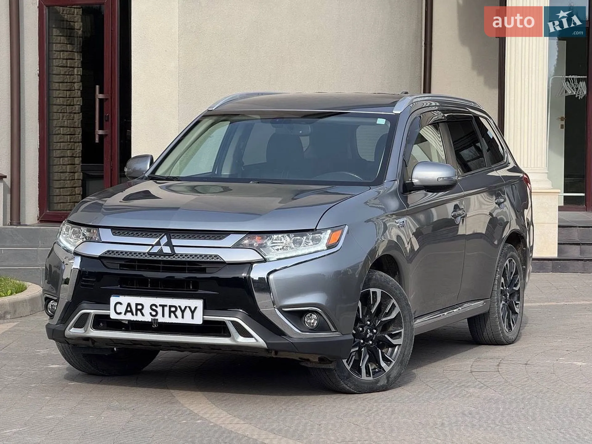 2018 Mitsubishi Outlander - фото 1