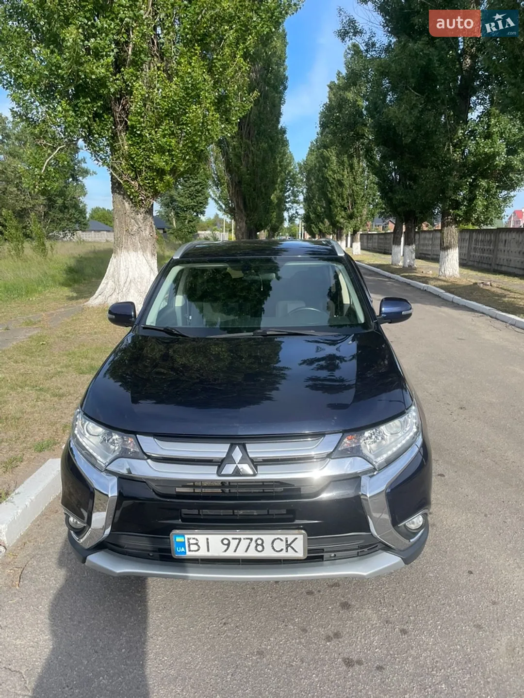 2017 Mitsubishi Outlander - фото 1