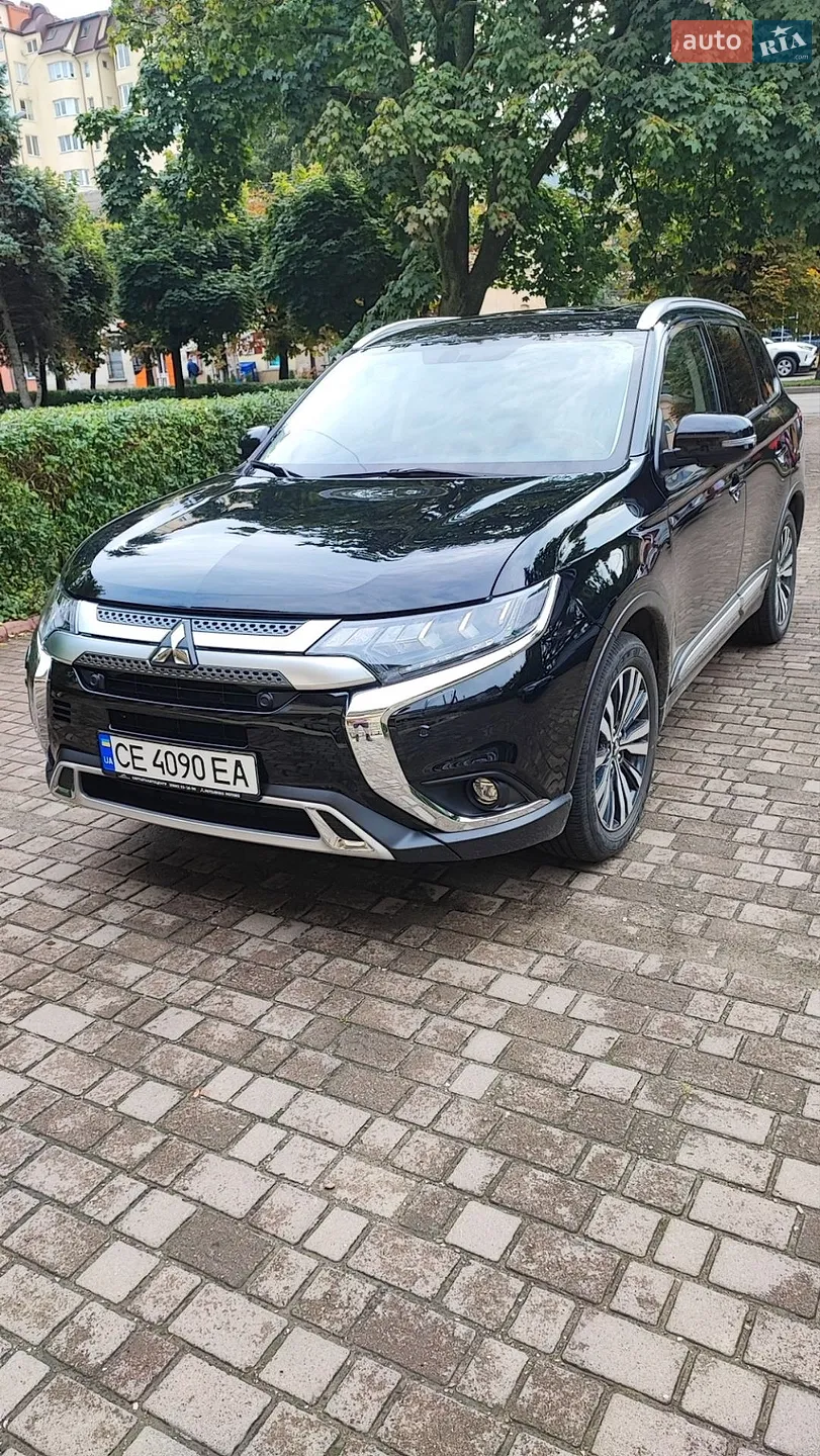 2021 Mitsubishi Outlander - фото 1