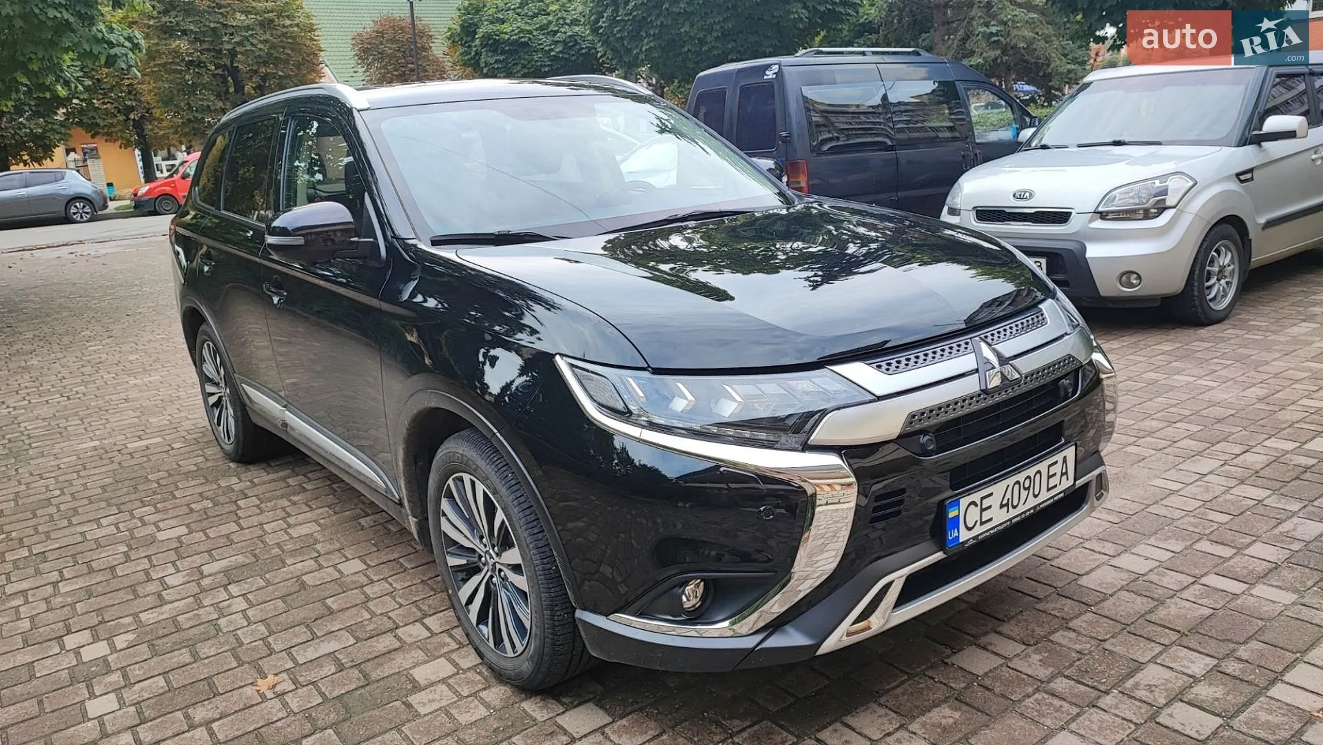 2021 Mitsubishi Outlander - мініатюра 3