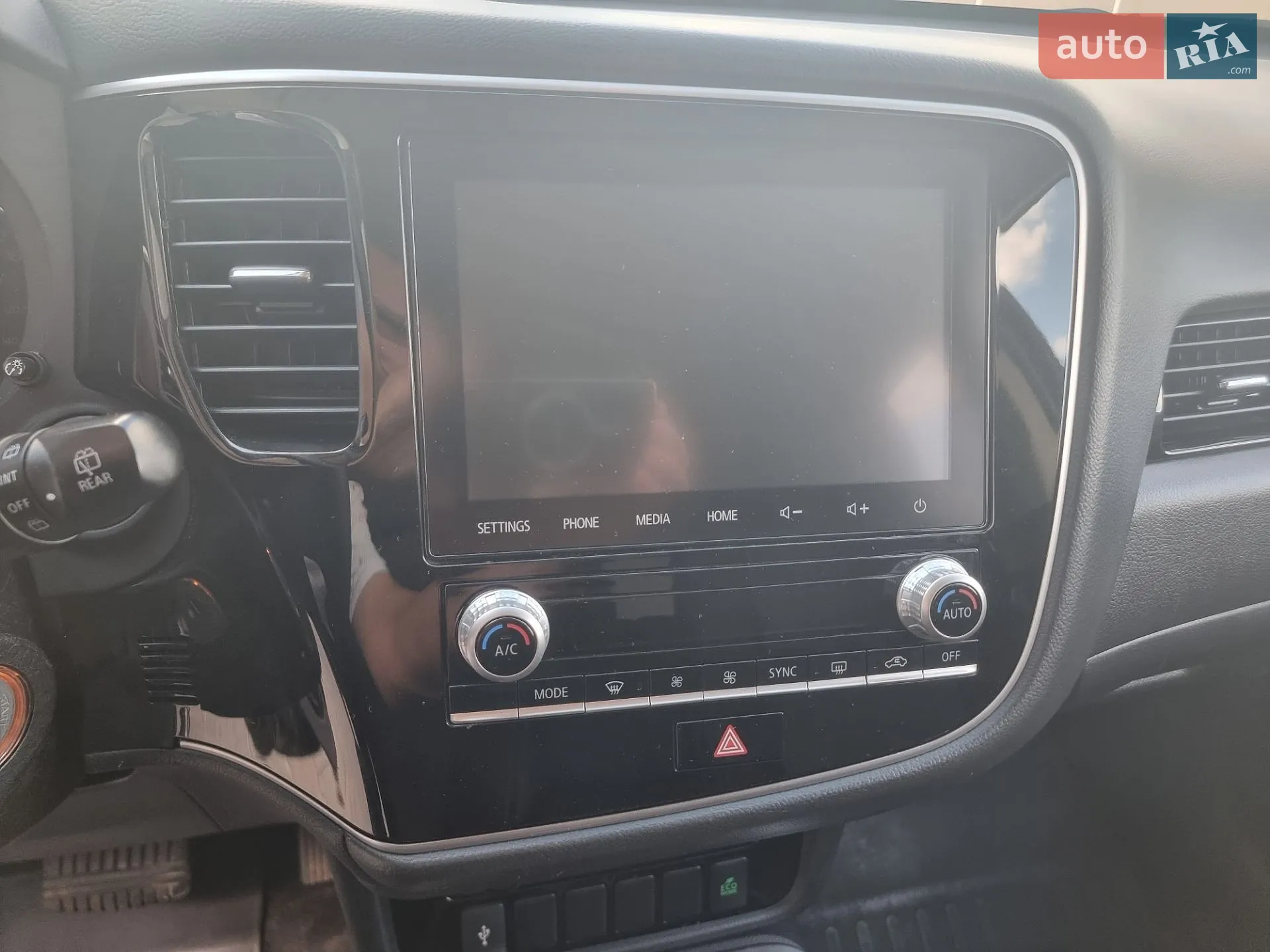 2020 Mitsubishi Outlander - мініатюра 26