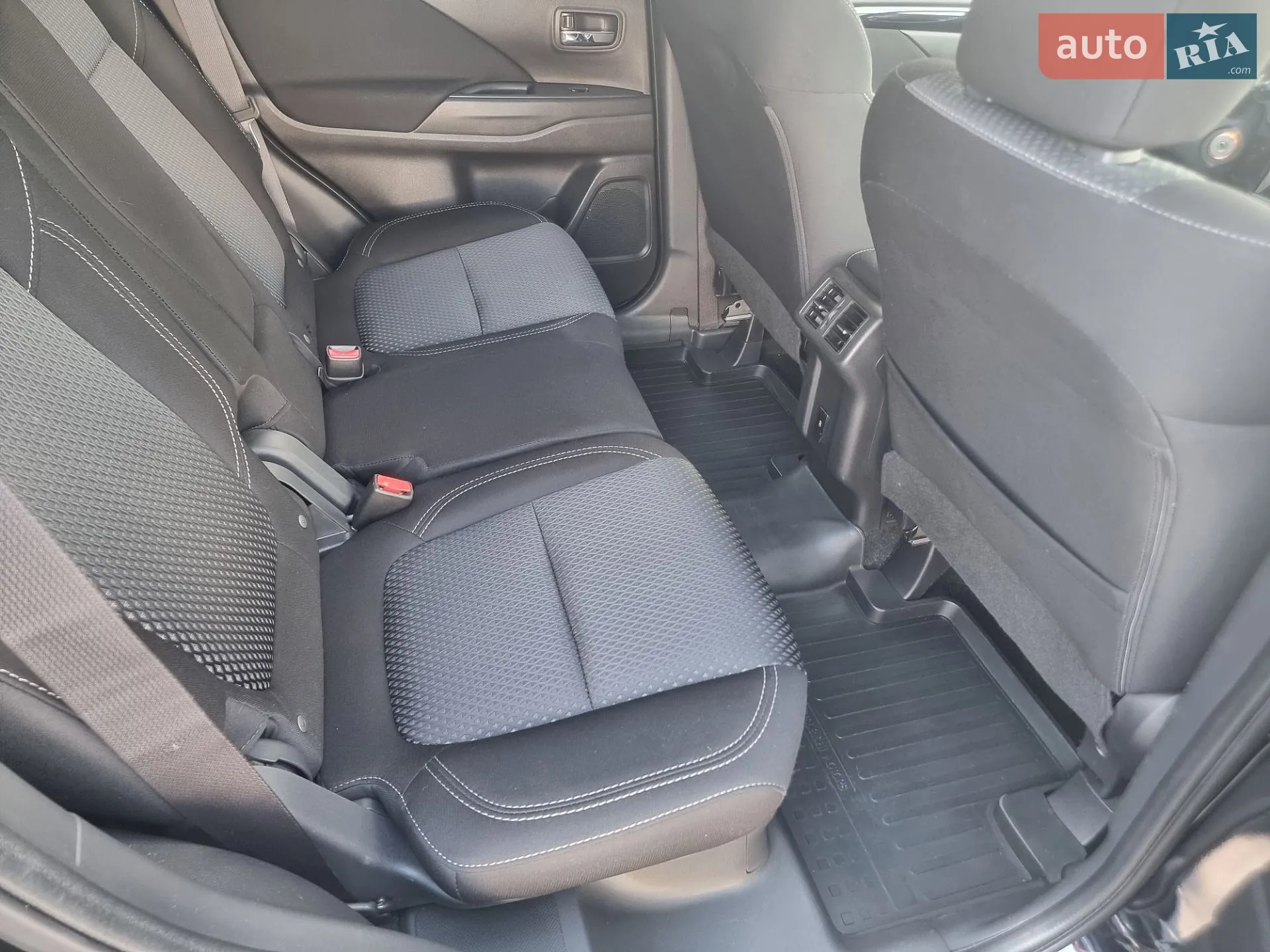 2020 Mitsubishi Outlander - мініатюра 45