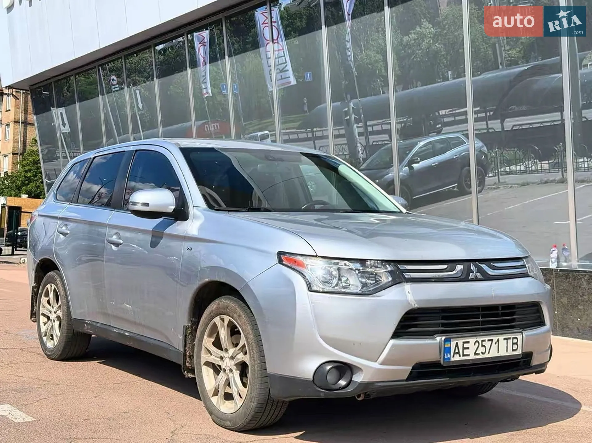 2013 Mitsubishi Outlander - фото 1