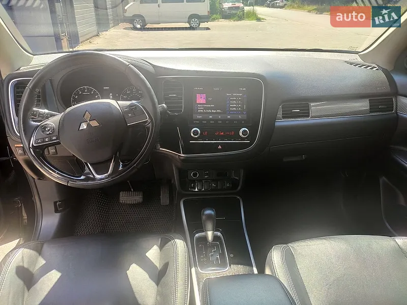 Mitsubishi Outlander 2019 VIN JA4AZ3A31LZ025228 фото оголошення 2 з 51