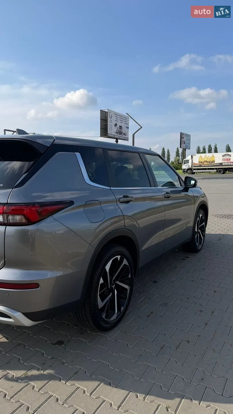 2021 Mitsubishi Outlander - мініатюра 4