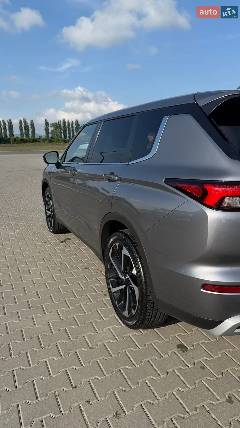 2021 Mitsubishi Outlander - мініатюра 11