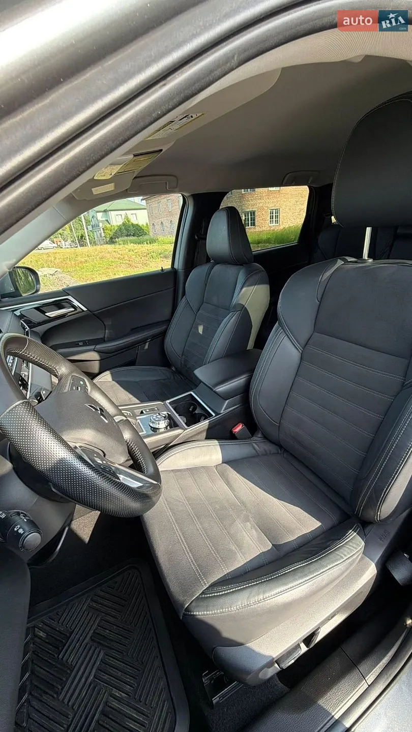 2021 Mitsubishi Outlander - мініатюра 15