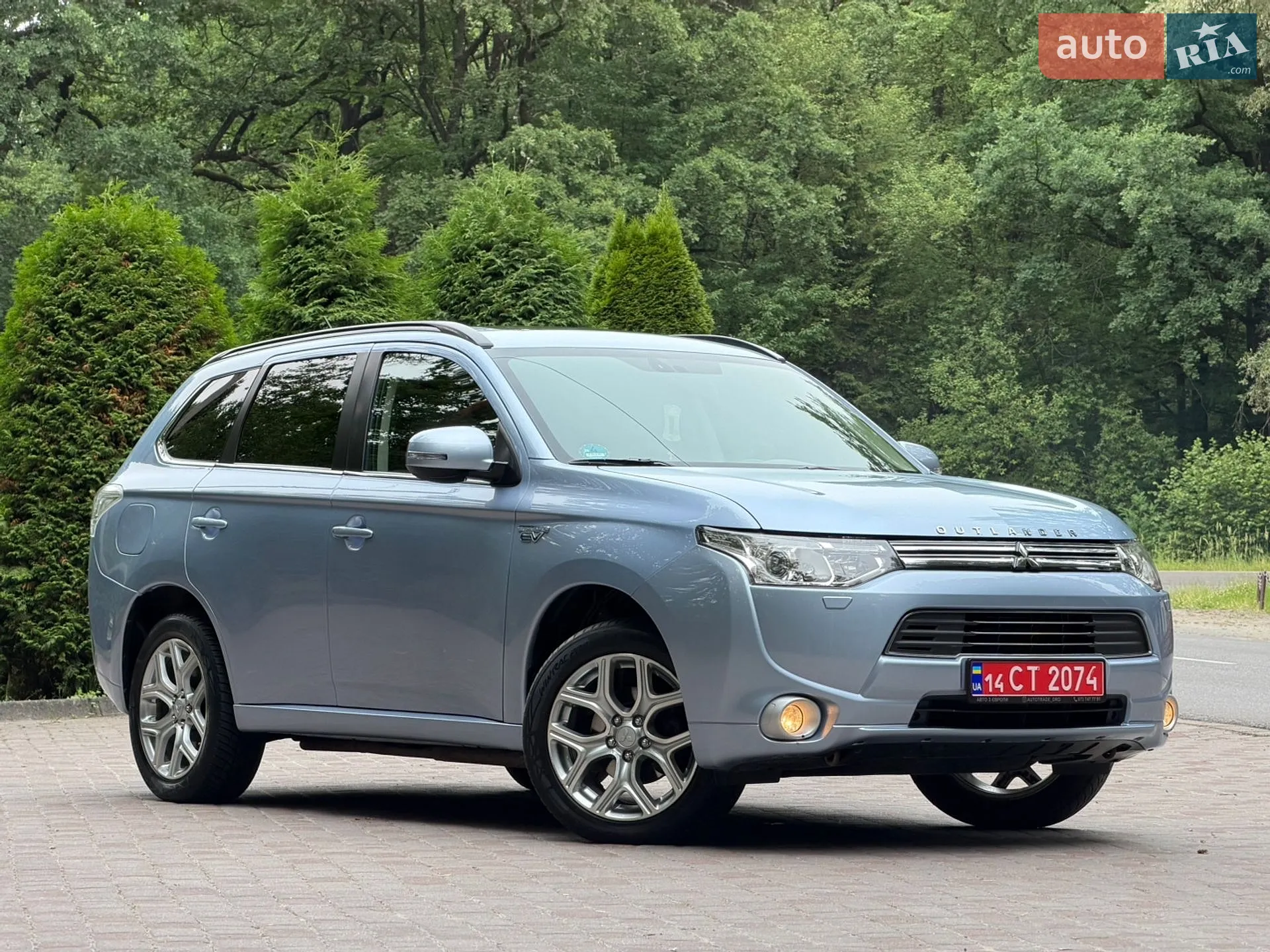 2014 Mitsubishi Outlander - фото 1