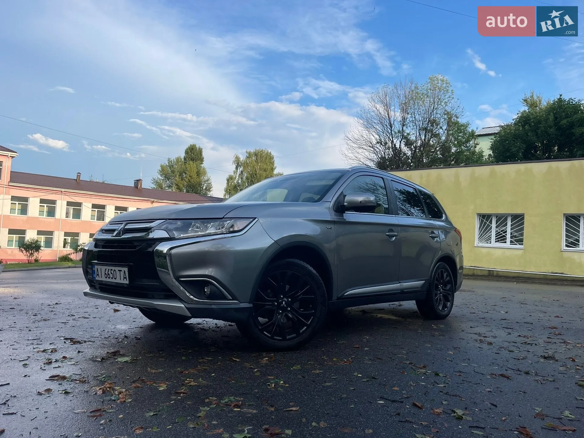 2018 Mitsubishi Outlander - фото 1