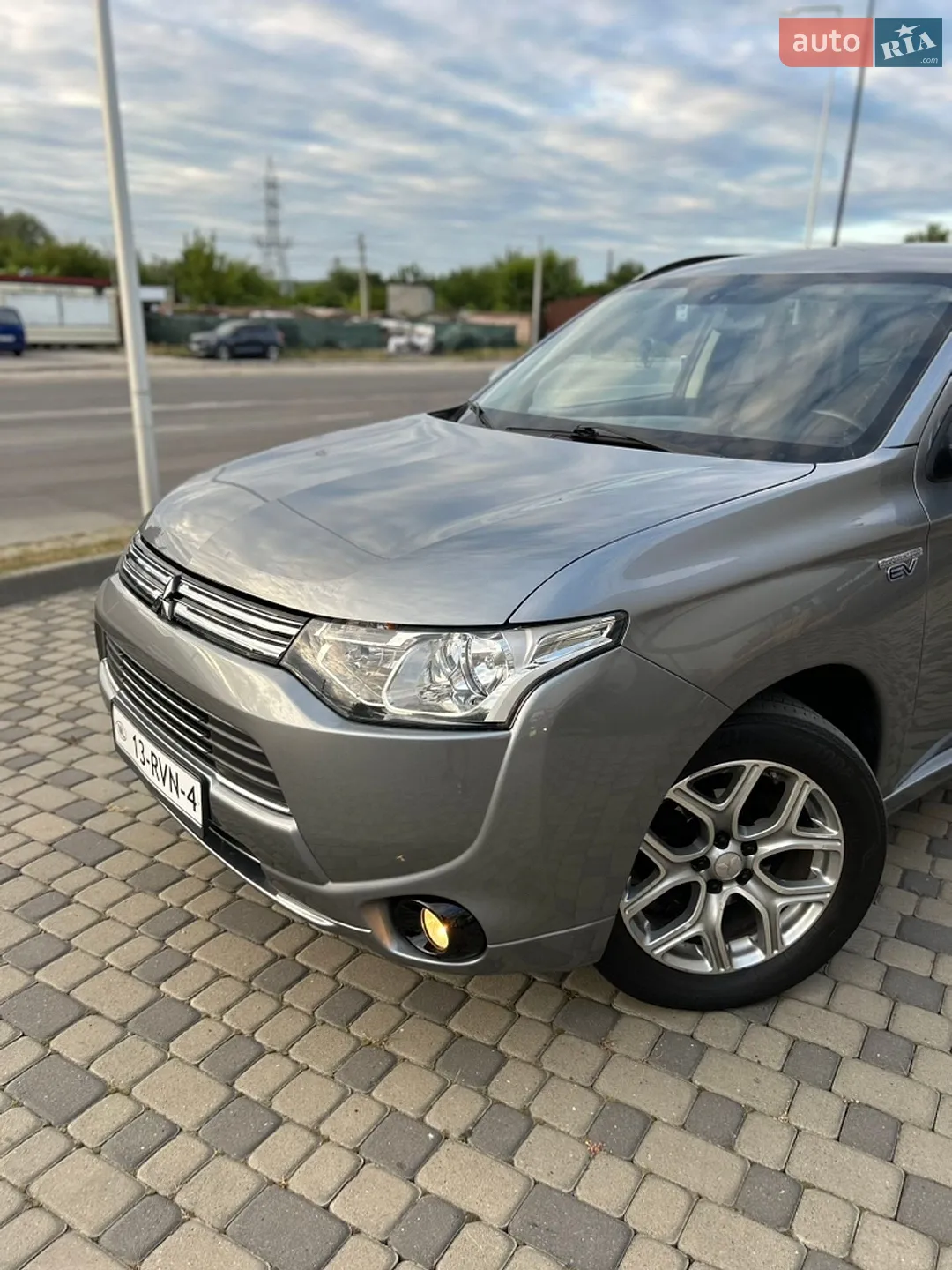 2014 Mitsubishi Outlander - мініатюра 2