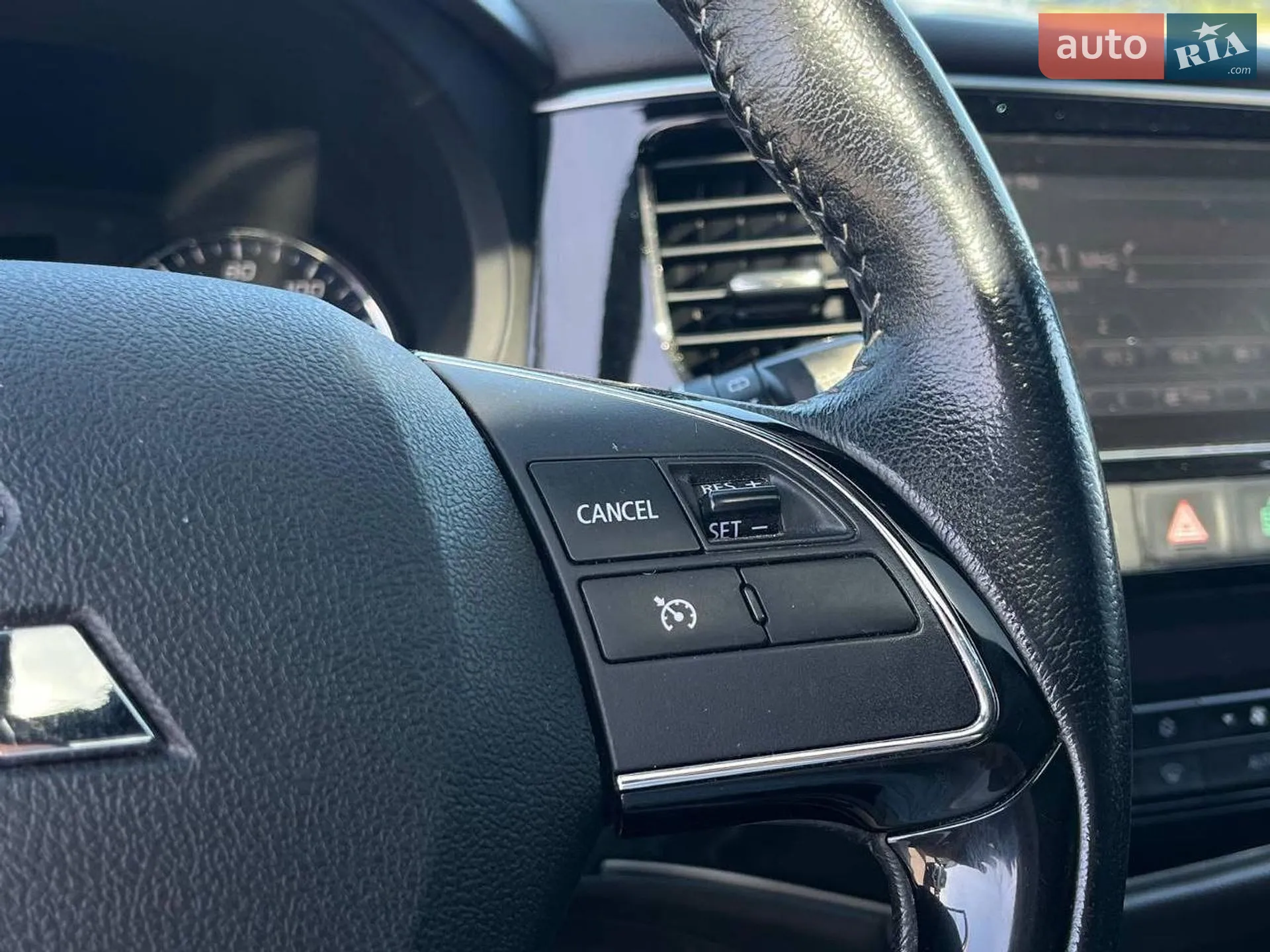 2017 Mitsubishi Outlander - мініатюра 16