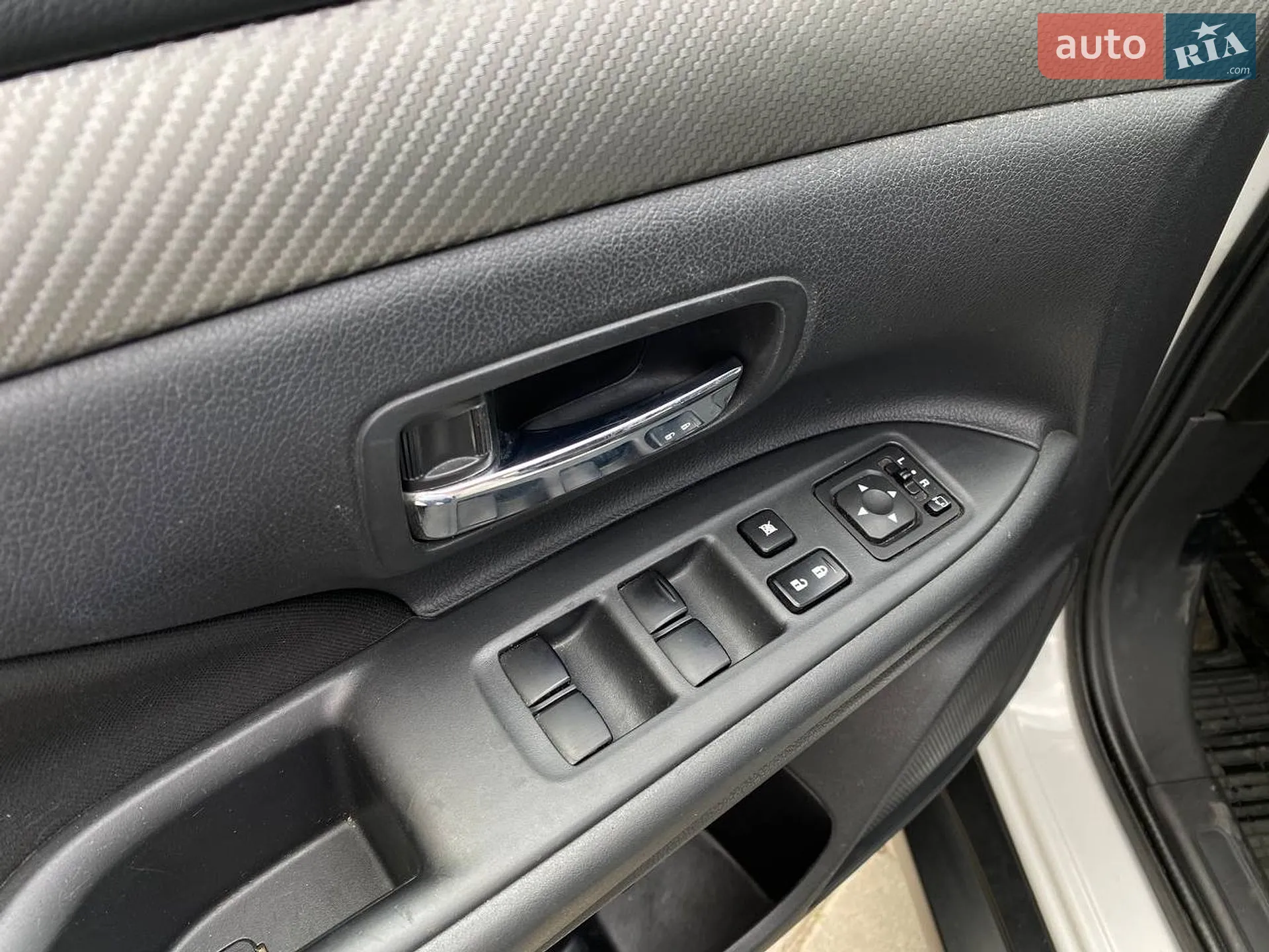 2012 Mitsubishi Outlander - мініатюра 12