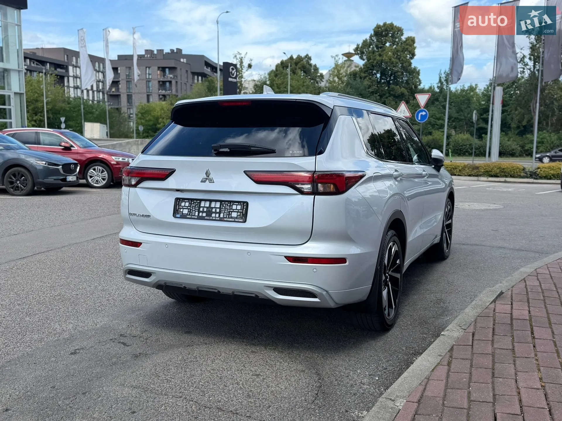 2024 Mitsubishi Outlander - мініатюра 10