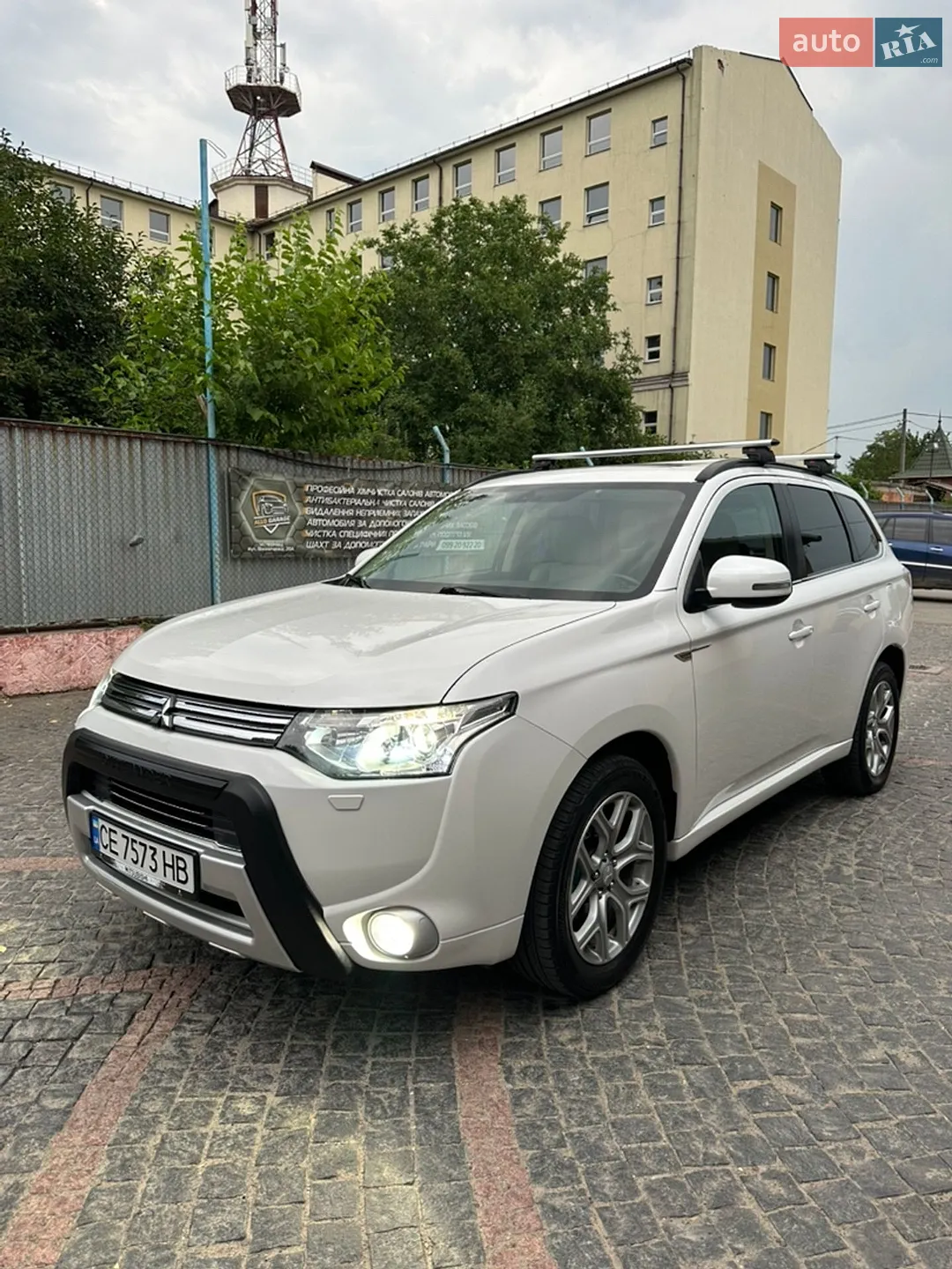 2013 Mitsubishi Outlander - фото 1