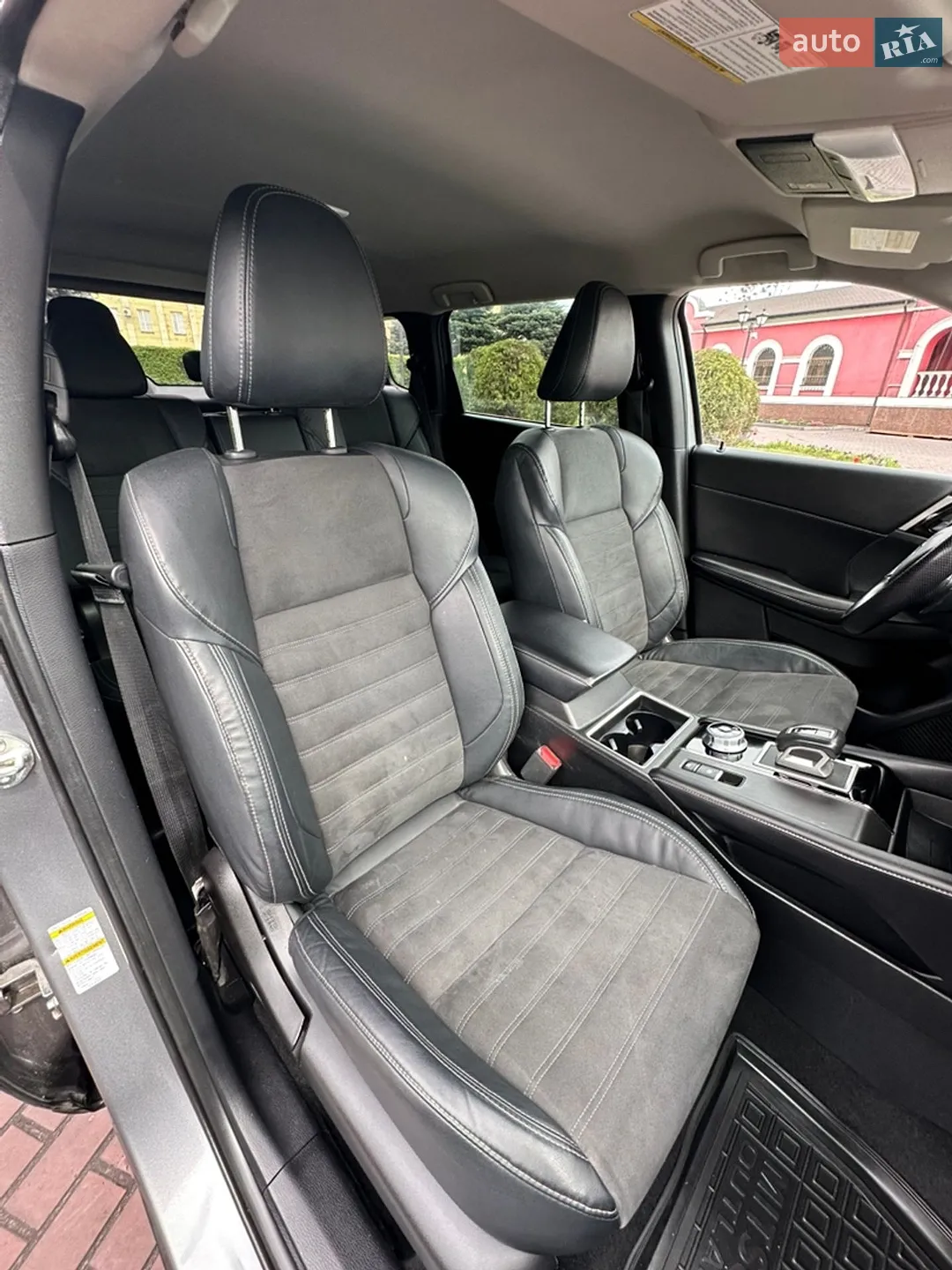 2021 Mitsubishi Outlander - мініатюра 21