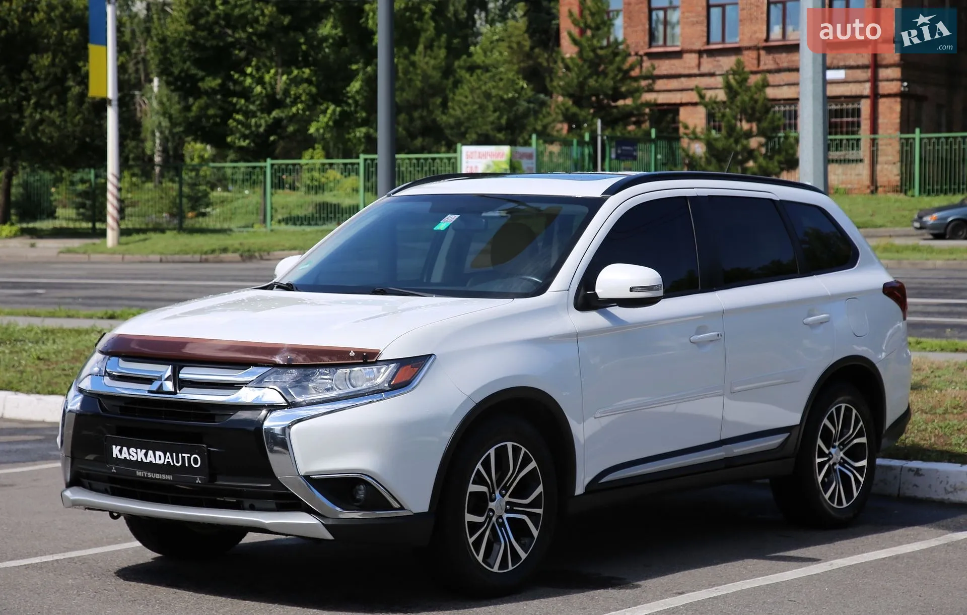 2015 Mitsubishi Outlander - фото 1